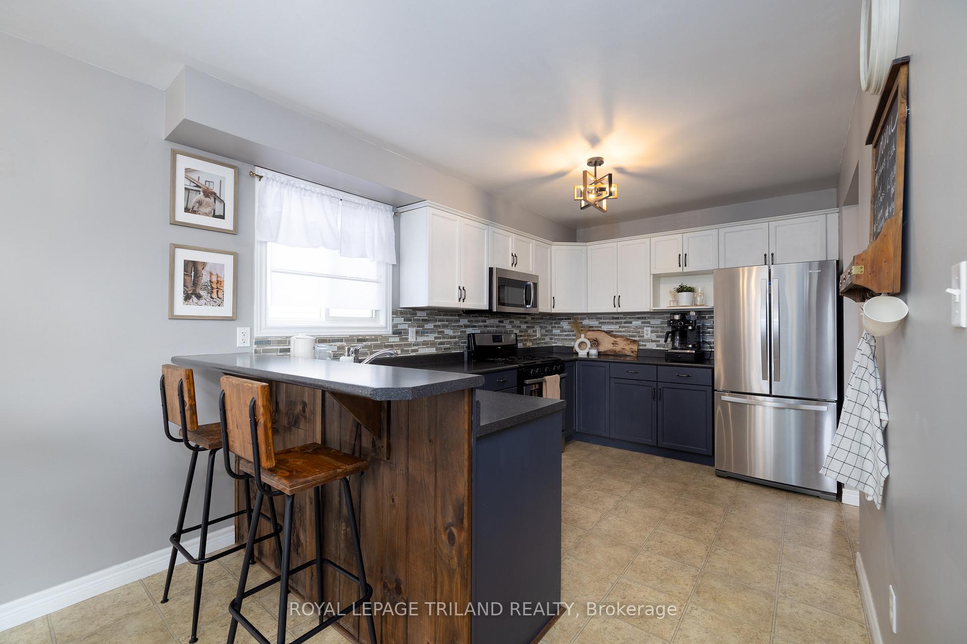 Photo 11 of 545 Highview Drive, St. Thomas — HOMEH