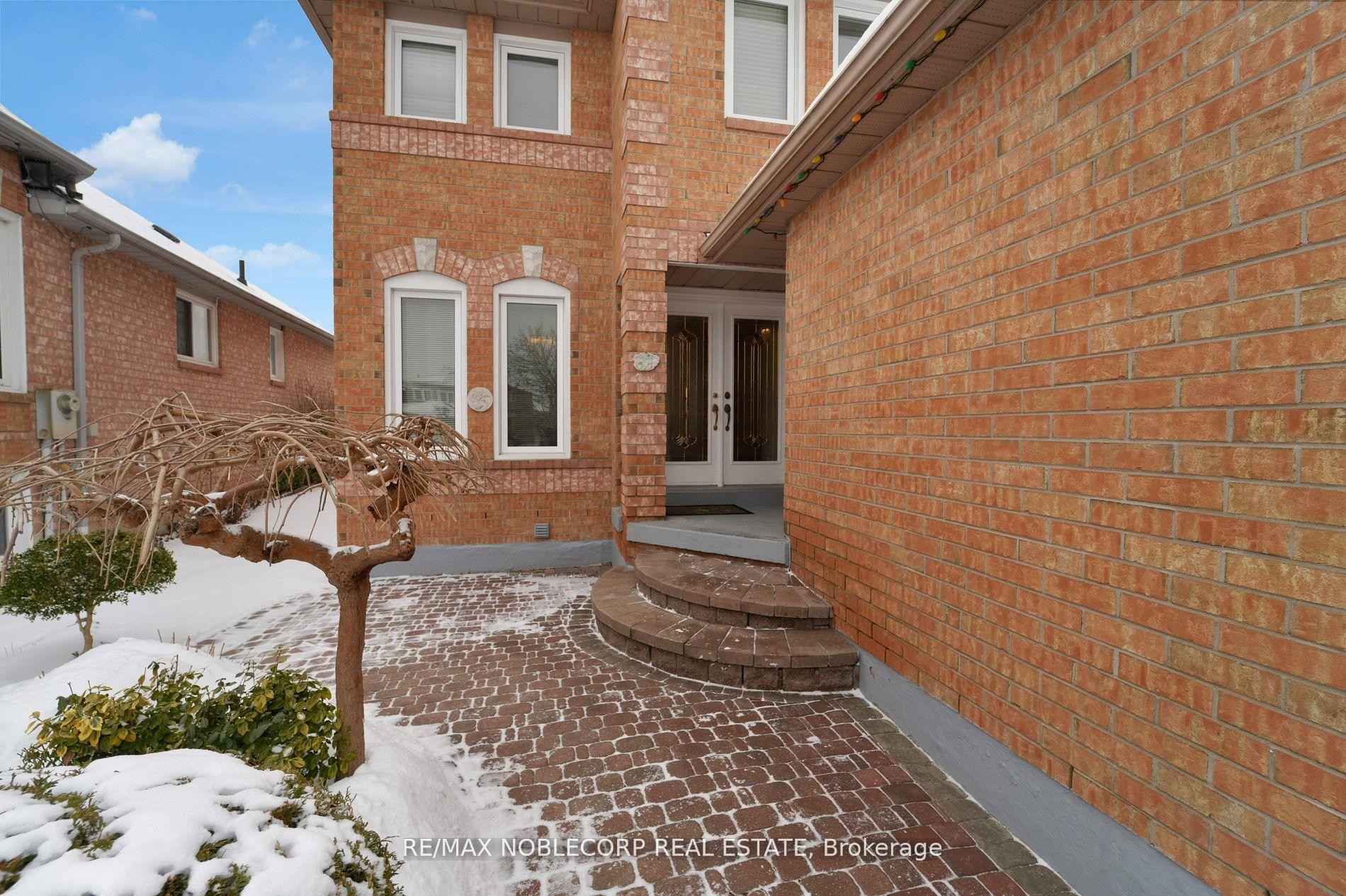 Photo 2 of 75 Red Maple Drive, Brampton, Brampton West — HOMEH
