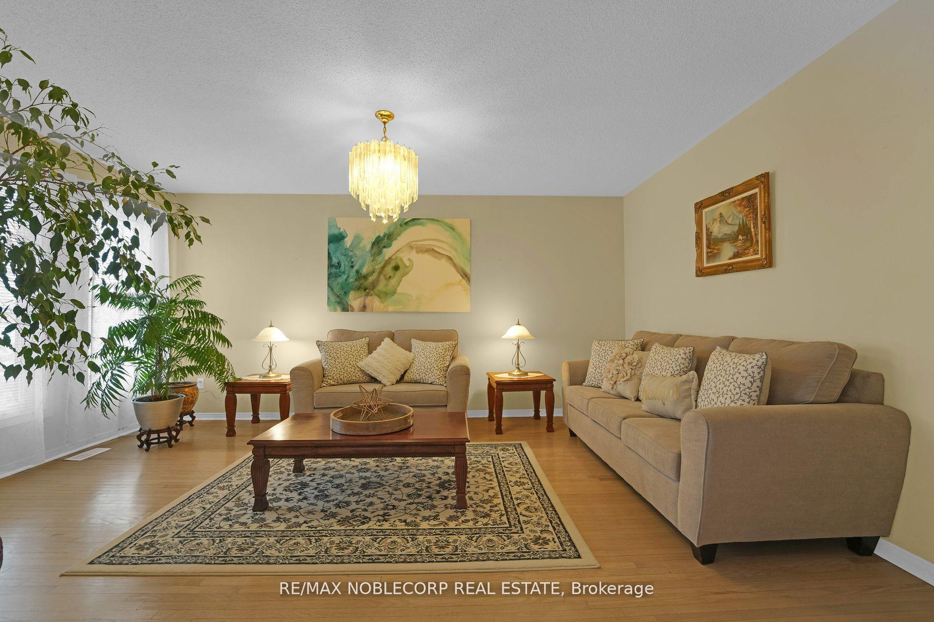 Photo 5 of 75 Red Maple Drive, Brampton, Brampton West — HOMEH