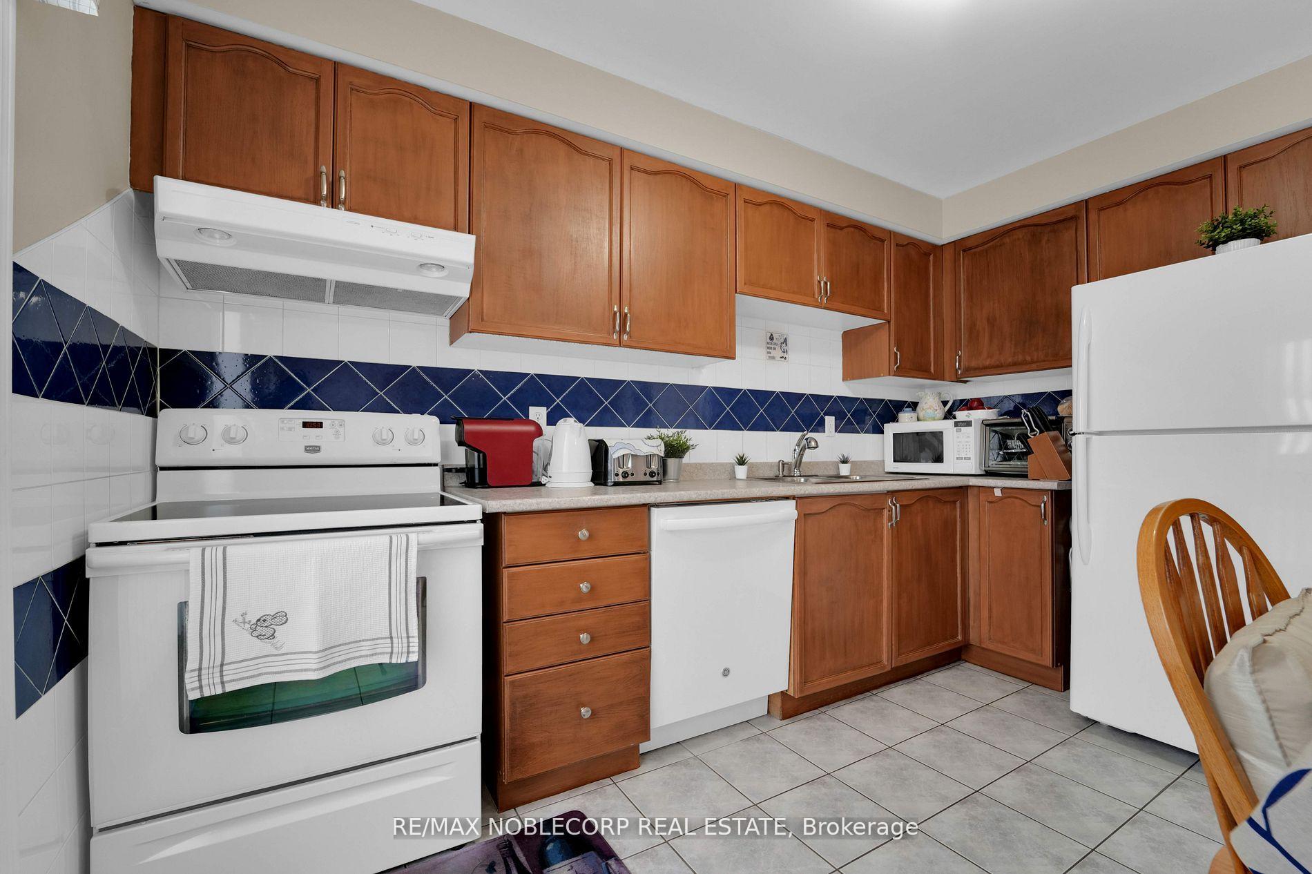 Photo 10 of 75 Red Maple Drive, Brampton, Brampton West — HOMEH