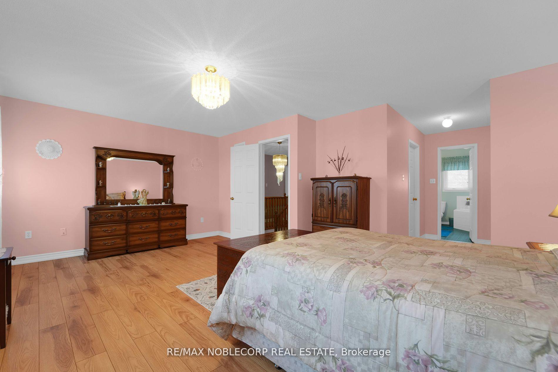 Photo 16 of 75 Red Maple Drive, Brampton, Brampton West — HOMEH