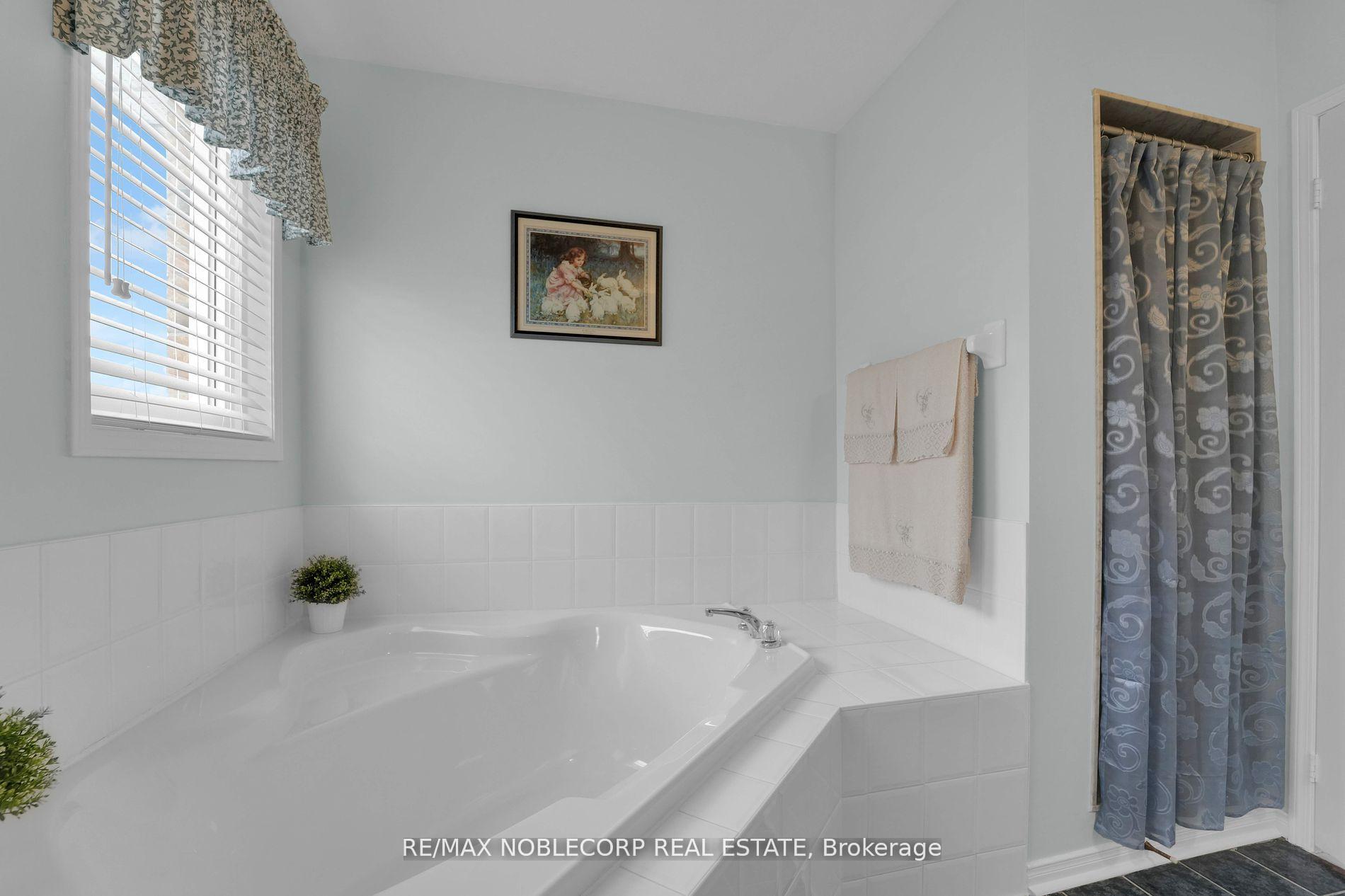 Photo 19 of 75 Red Maple Drive, Brampton, Brampton West — HOMEH