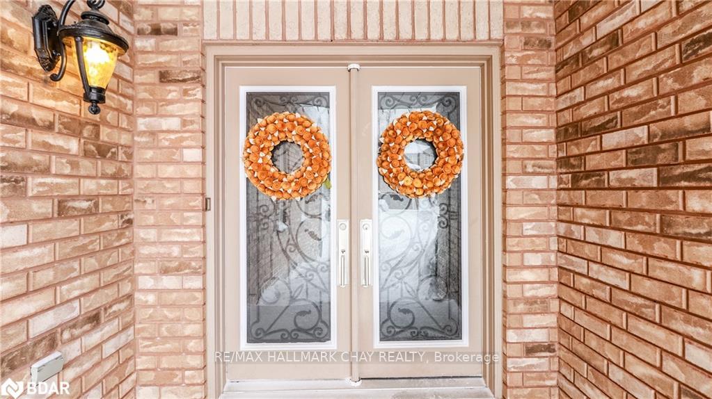 Photo 2 of 33 Pinecliff Crescent, Barrie, Ardagh — HOMEH