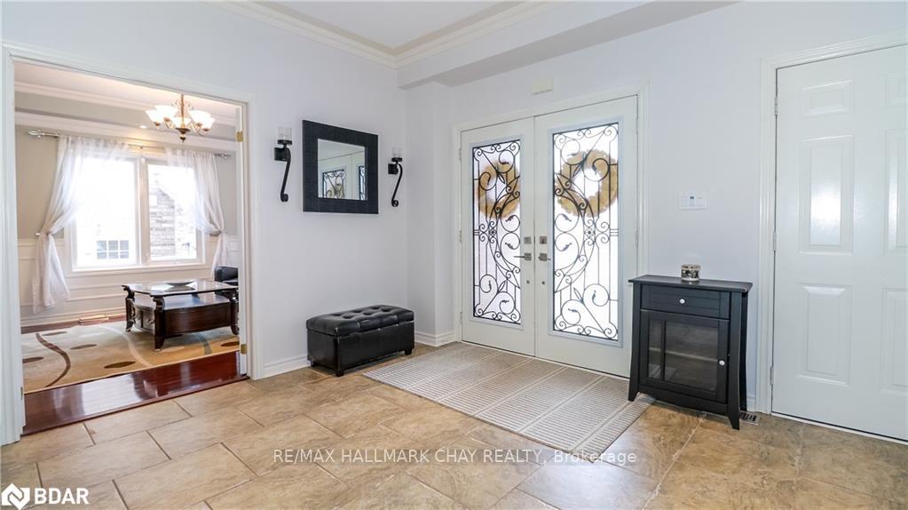Photo 3 of 33 Pinecliff Crescent, Barrie, Ardagh — HOMEH
