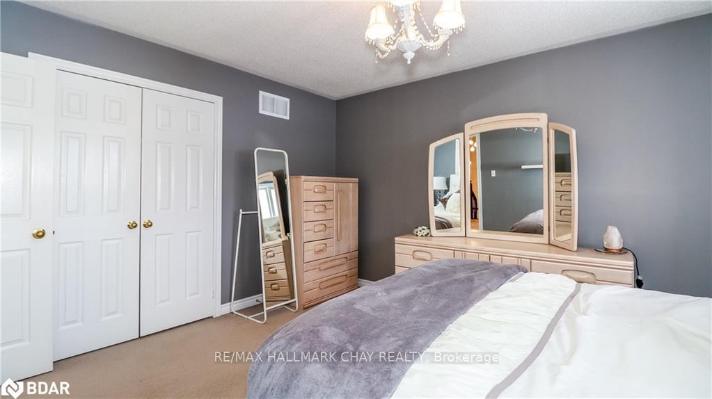 Photo 19 of 33 Pinecliff Crescent, Barrie, Ardagh — HOMEH