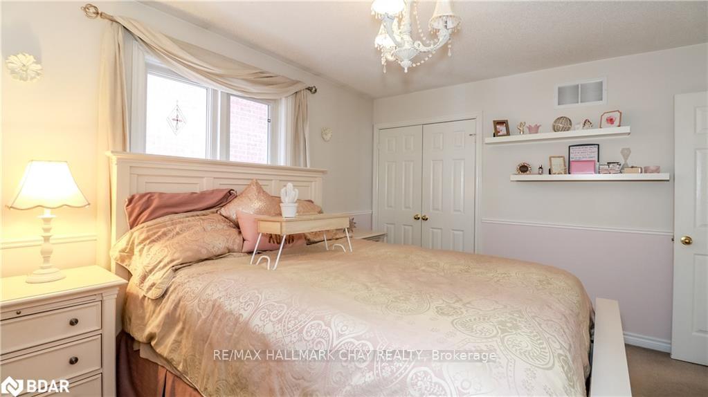Photo 21 of 33 Pinecliff Crescent, Barrie, Ardagh — HOMEH