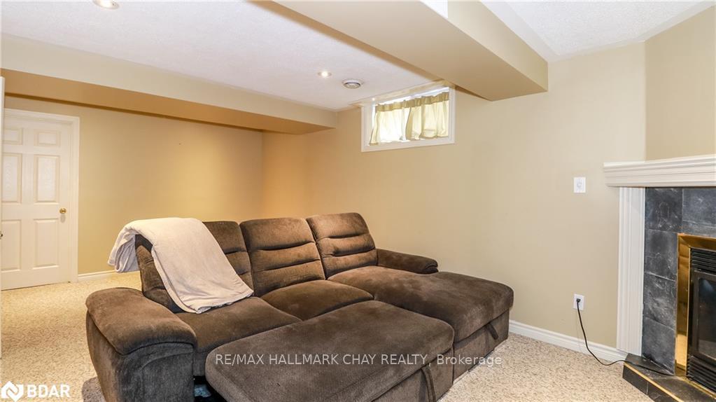 Photo 32 of 33 Pinecliff Crescent, Barrie, Ardagh — HOMEH