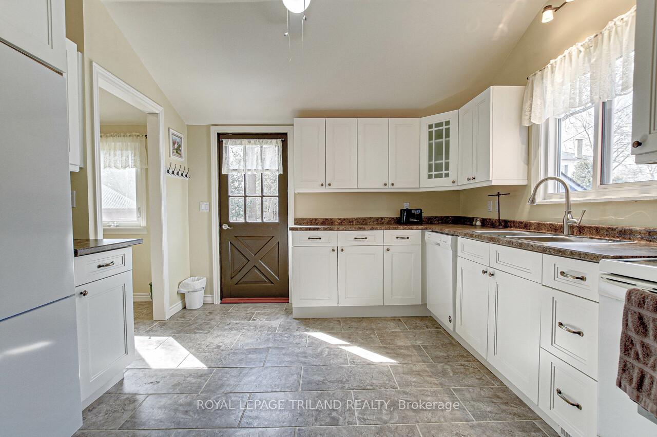 Photo 18 of 24 Gladstone Avenue, St. Thomas — HOMEH