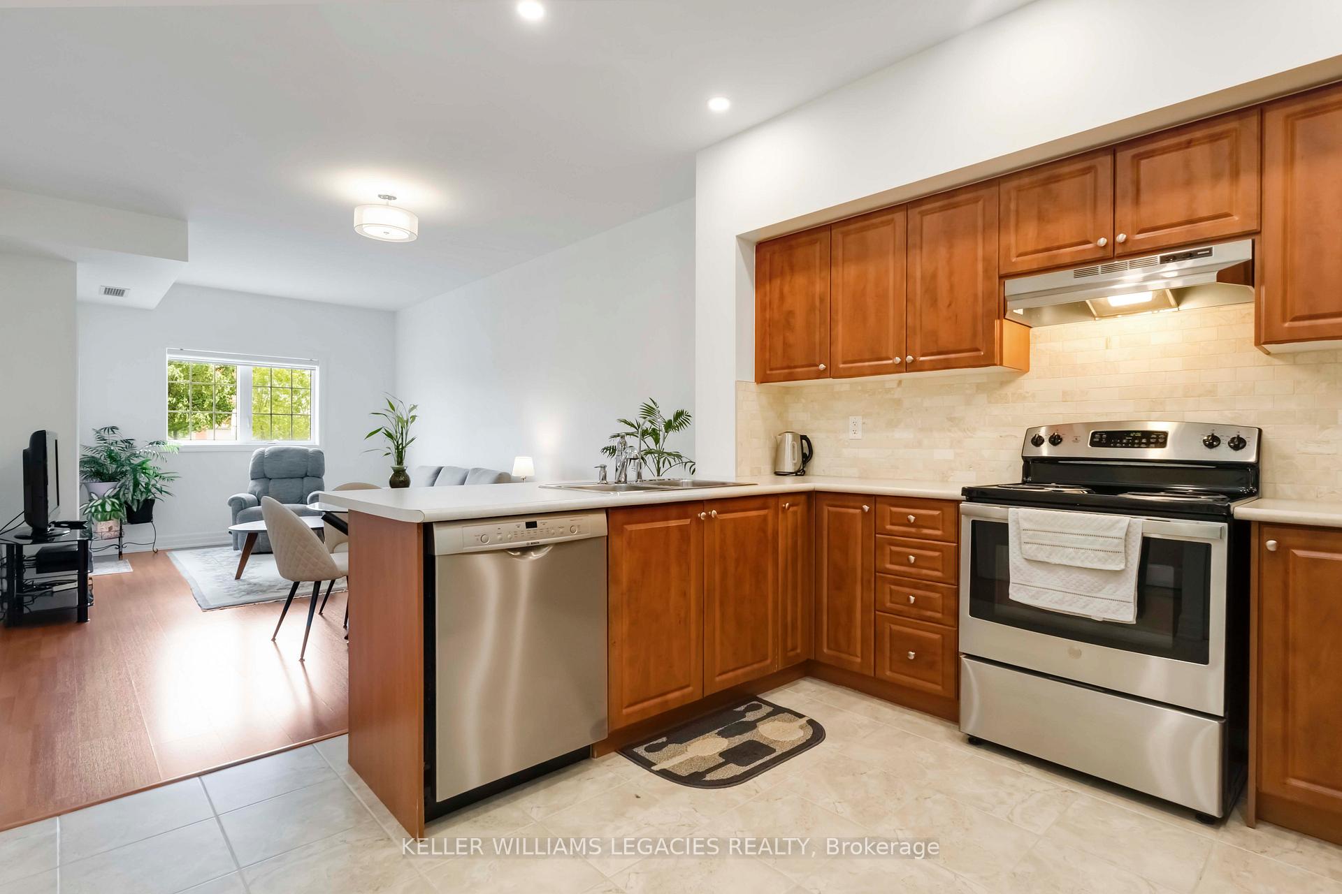 Photo 3 of Unit 111, 9431 Jane Street, Vaughan, Maple — HOMEH