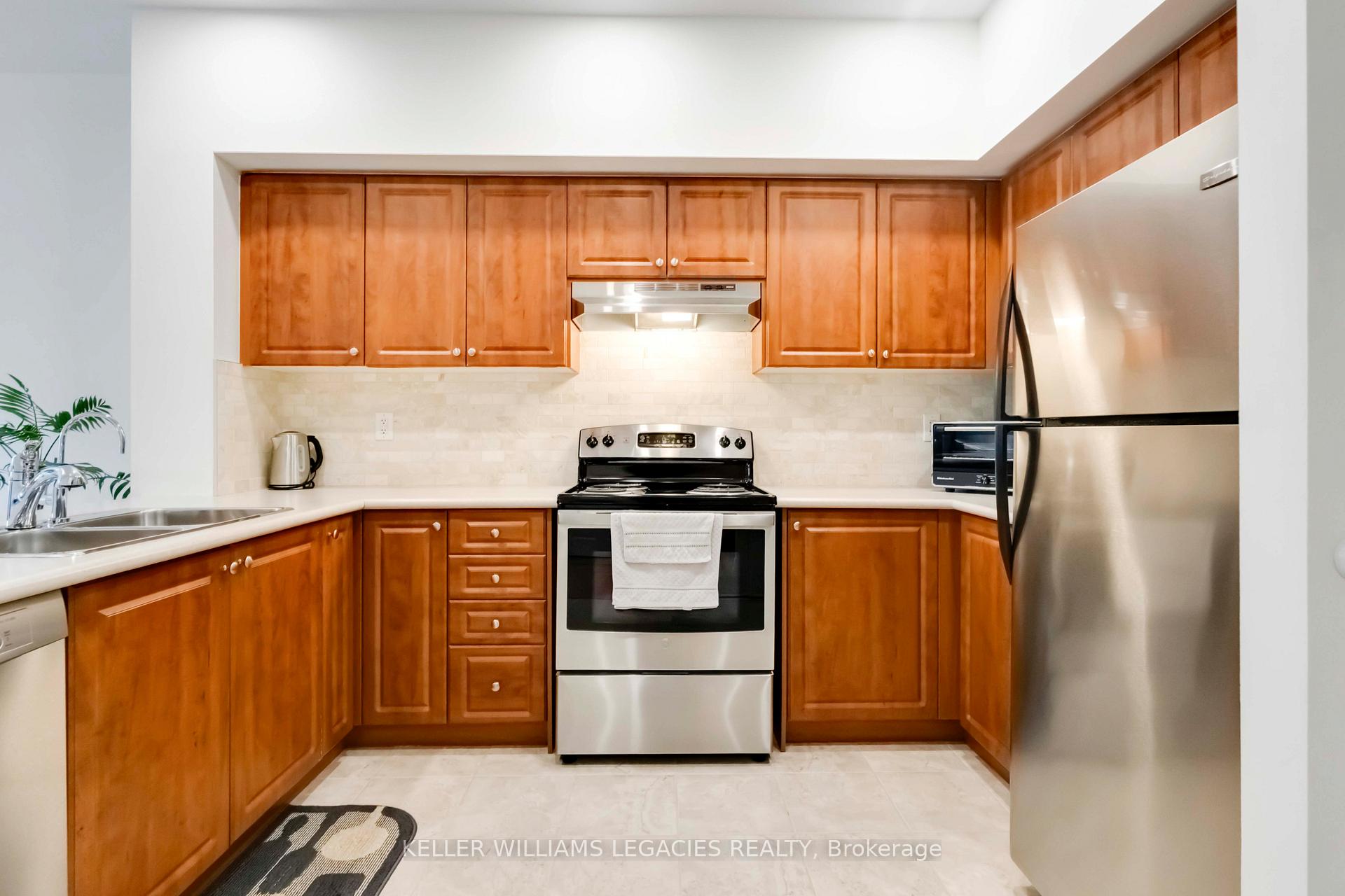 Photo 5 of Unit 111, 9431 Jane Street, Vaughan, Maple — HOMEH