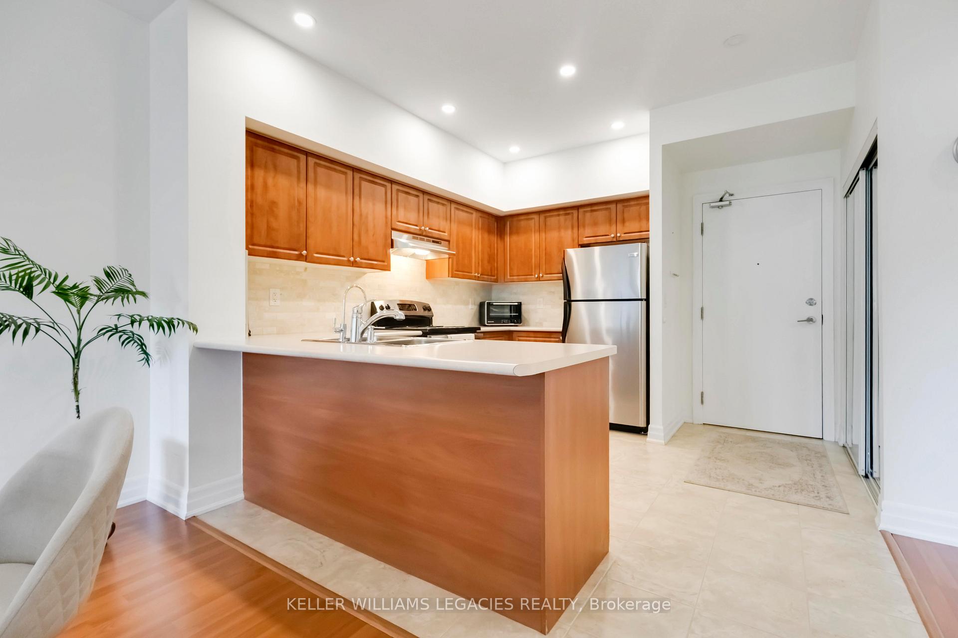 Photo 9 of Unit 111, 9431 Jane Street, Vaughan, Maple — HOMEH