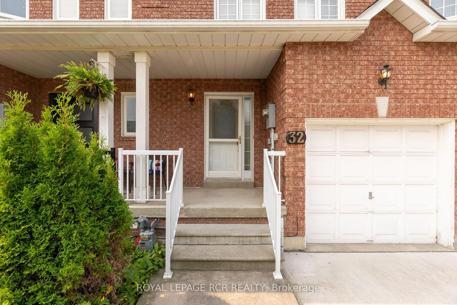 Photo 10 of 32 Waterbury Street, Caledon, Bolton East — HOMEH
