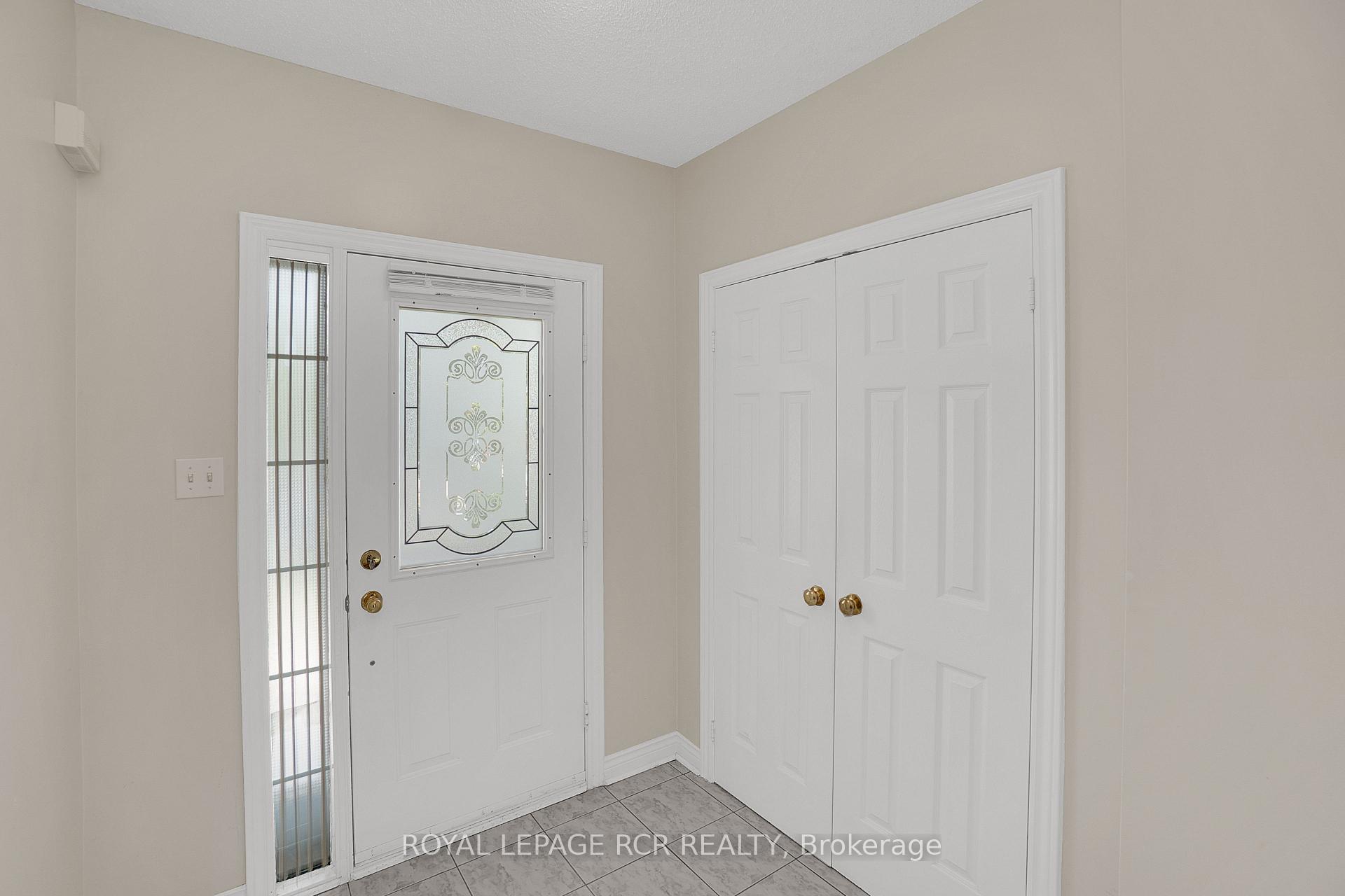 Photo 2 of 32 Waterbury Street, Caledon, Bolton East — HOMEH