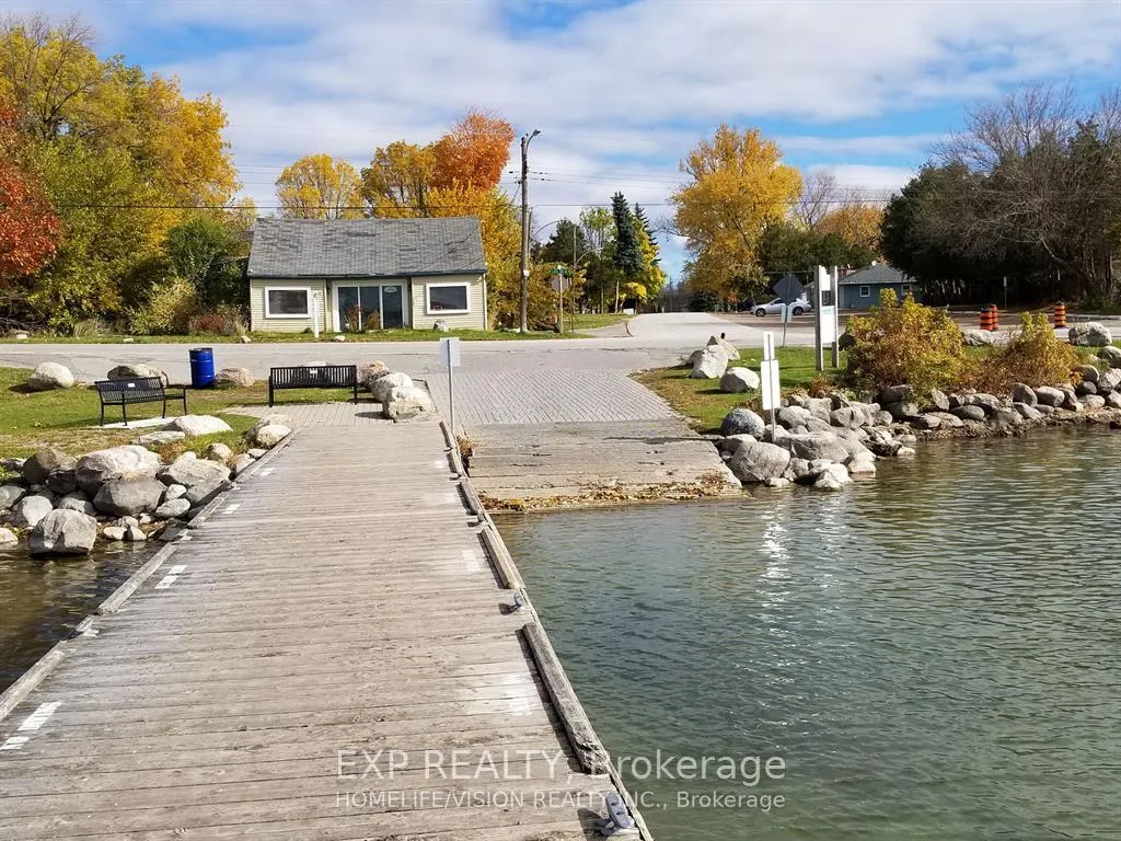 Photo 4 of 51 Lake Drive, Georgina, Historic Lakeshore Communities — HOMEH