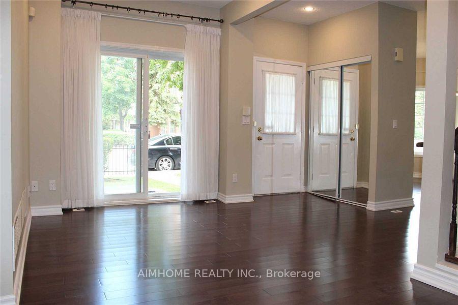 Photo 4 of Unit 7, 3 Alpen Way, Markham, Unionville — HOMEH