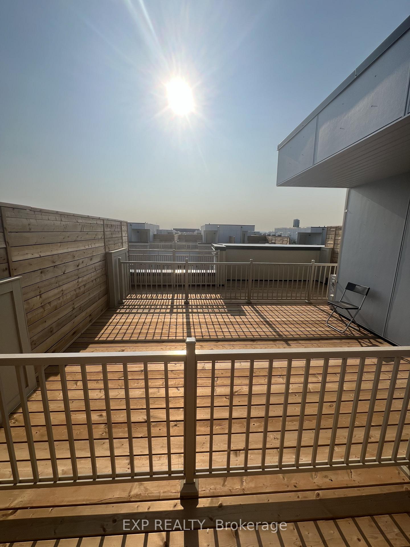 Photo 6 of Unit 239, 121 Honeycrisp Cres, Vaughan, Concord — HOMEH