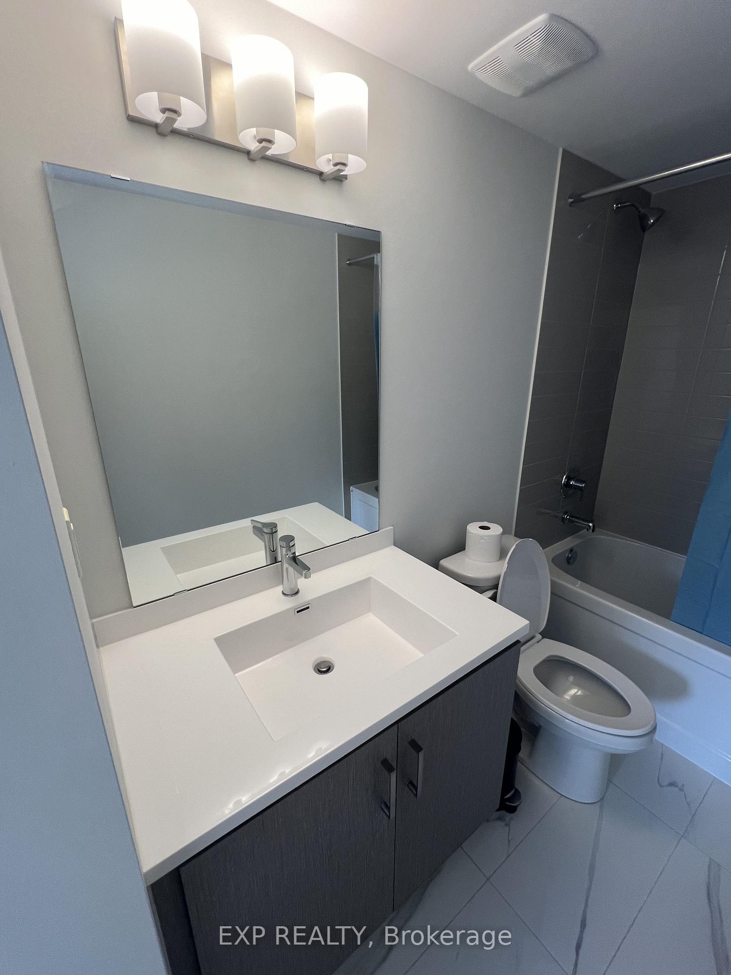 Photo 13 of Unit 239, 121 Honeycrisp Cres, Vaughan, Concord — HOMEH