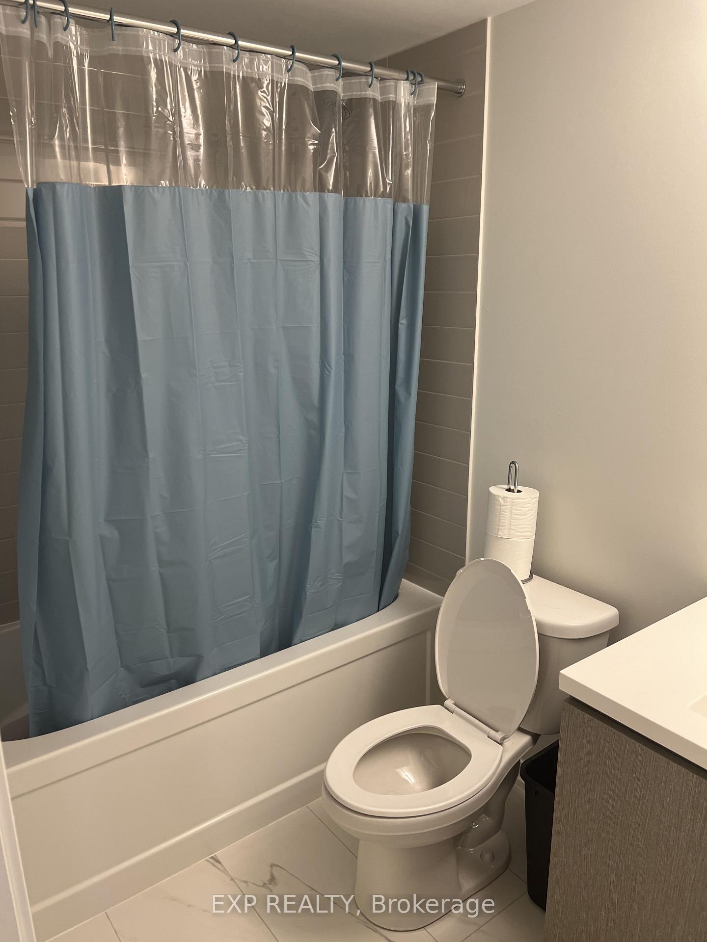 Photo 15 of Unit 239, 121 Honeycrisp Cres, Vaughan, Concord — HOMEH