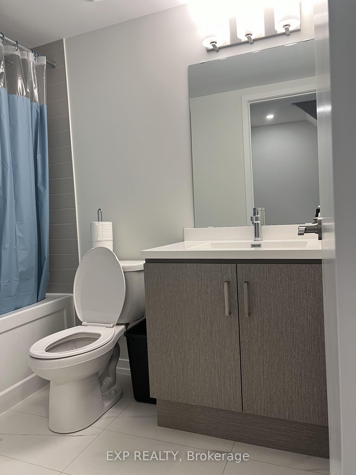 Photo 17 of Unit 239, 121 Honeycrisp Cres, Vaughan, Concord — HOMEH
