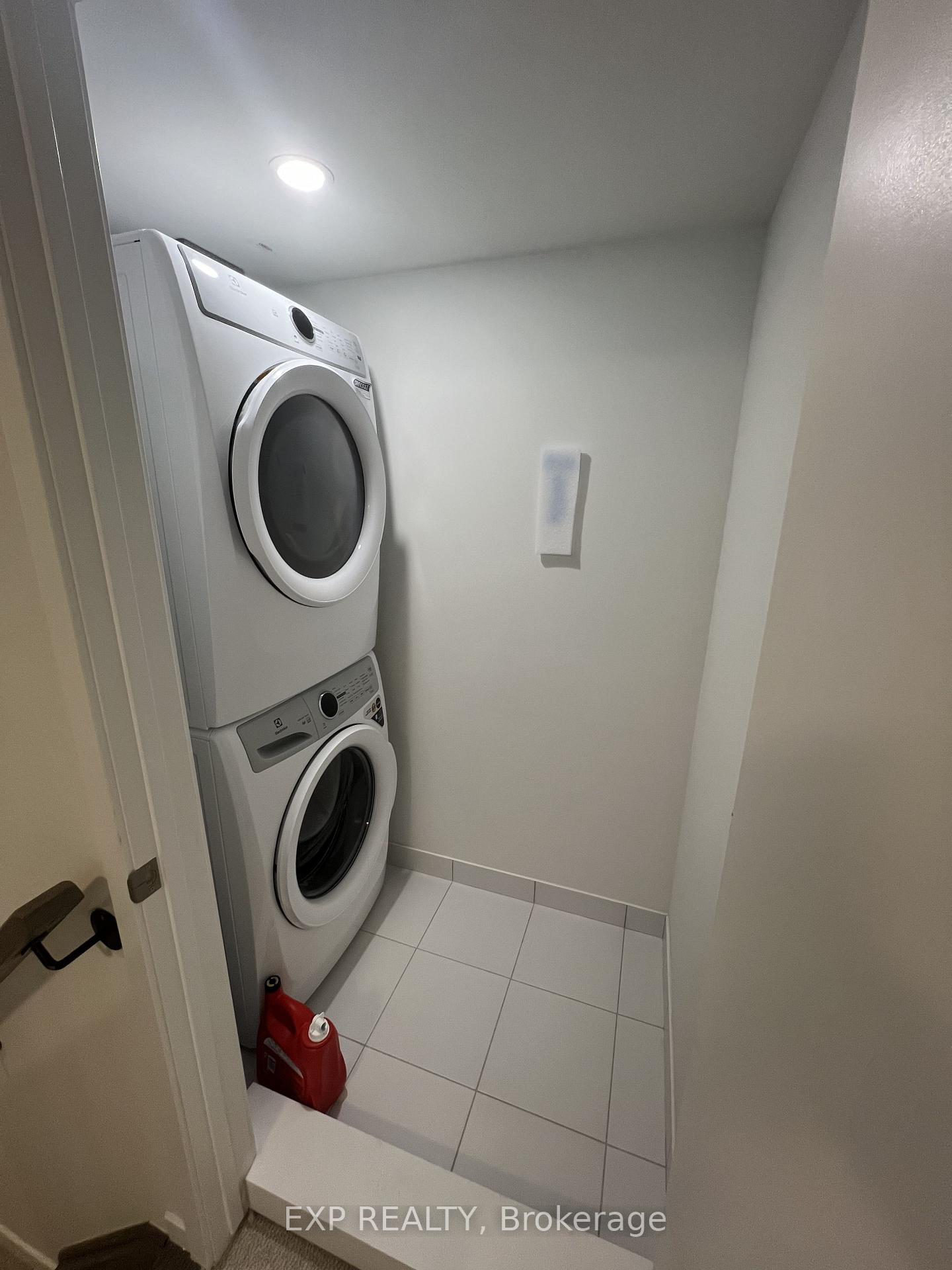 Photo 18 of Unit 239, 121 Honeycrisp Cres, Vaughan, Concord — HOMEH