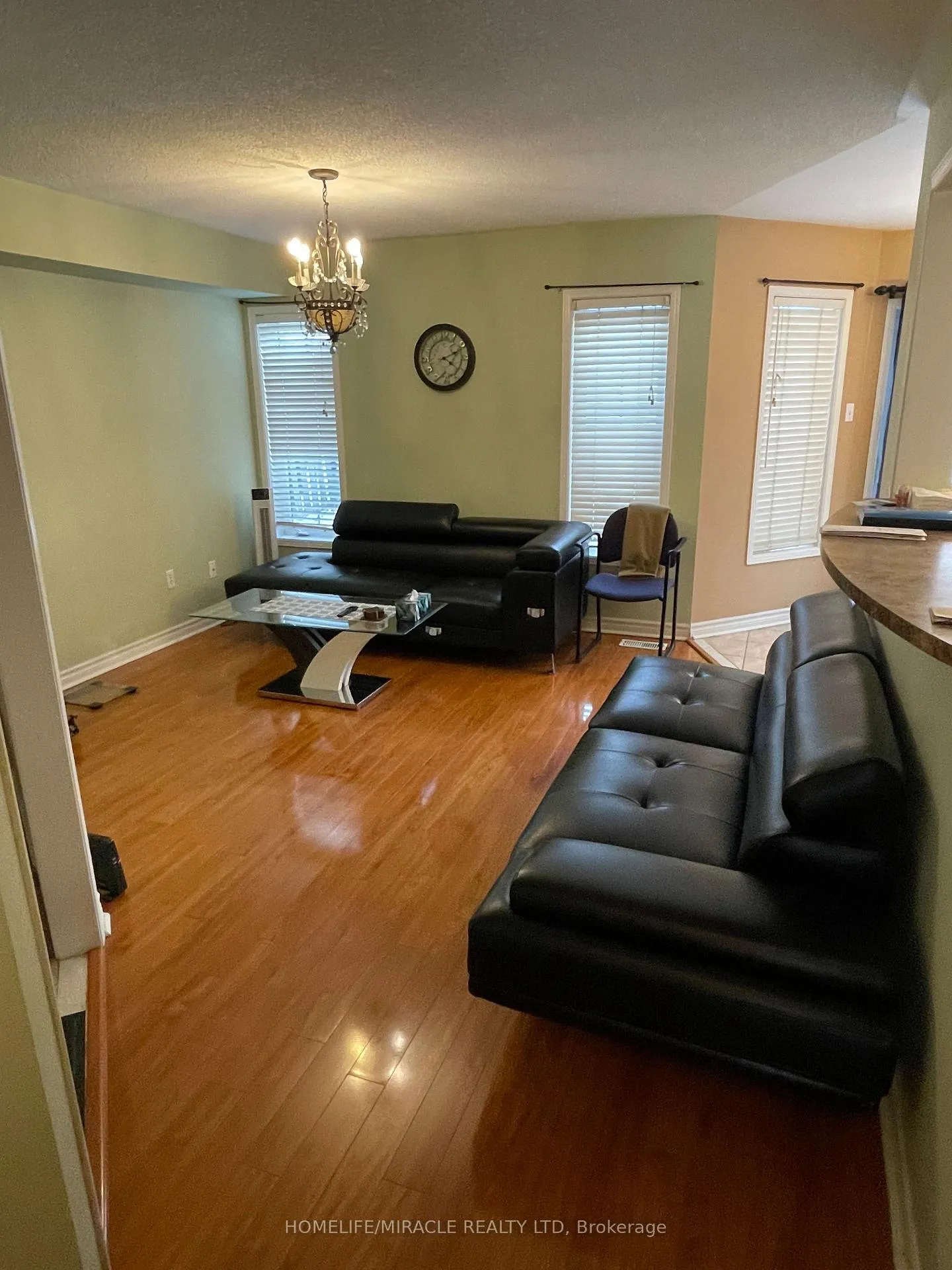 Photo 5 of 26 Penbridge Circle, Brampton, Brampton North — HOMEH
