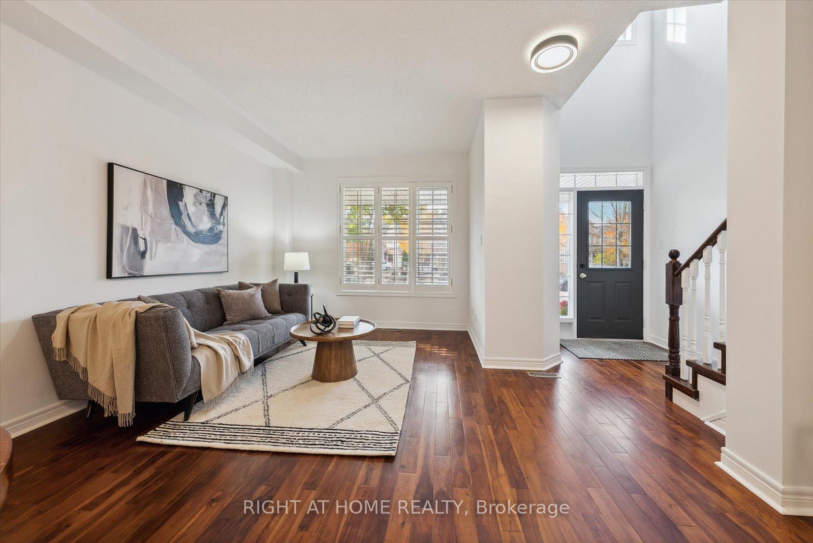 Photo 3 of 89 Watkins Glen Crescent, Aurora, Bayview Wellington — HOMEH