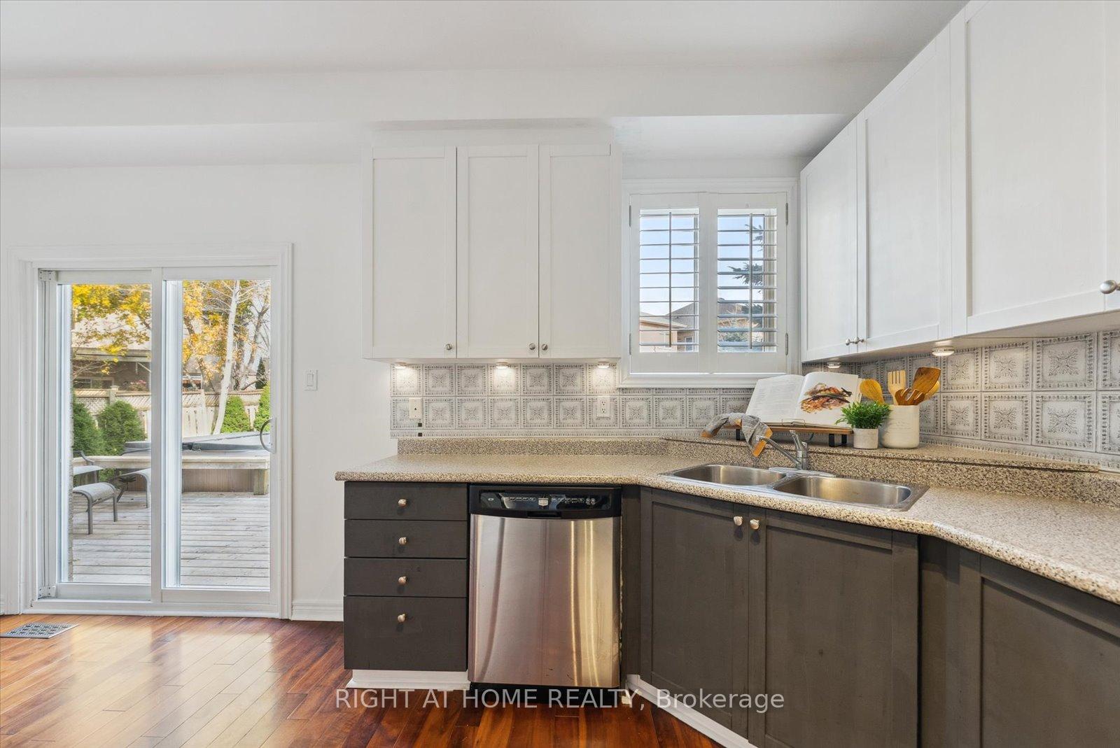 Photo 7 of 89 Watkins Glen Crescent, Aurora, Bayview Wellington — HOMEH