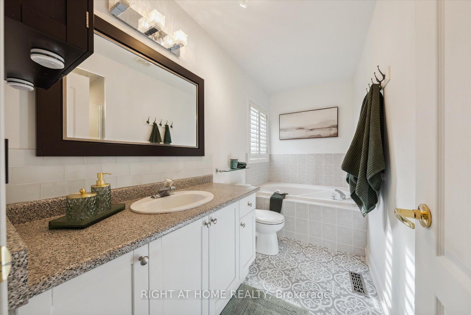 Photo 16 of 89 Watkins Glen Crescent, Aurora, Bayview Wellington — HOMEH