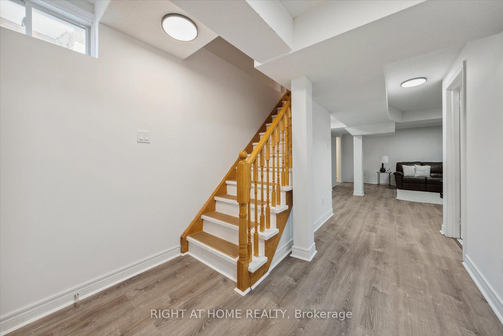 Photo 23 of 89 Watkins Glen Crescent, Aurora, Bayview Wellington — HOMEH