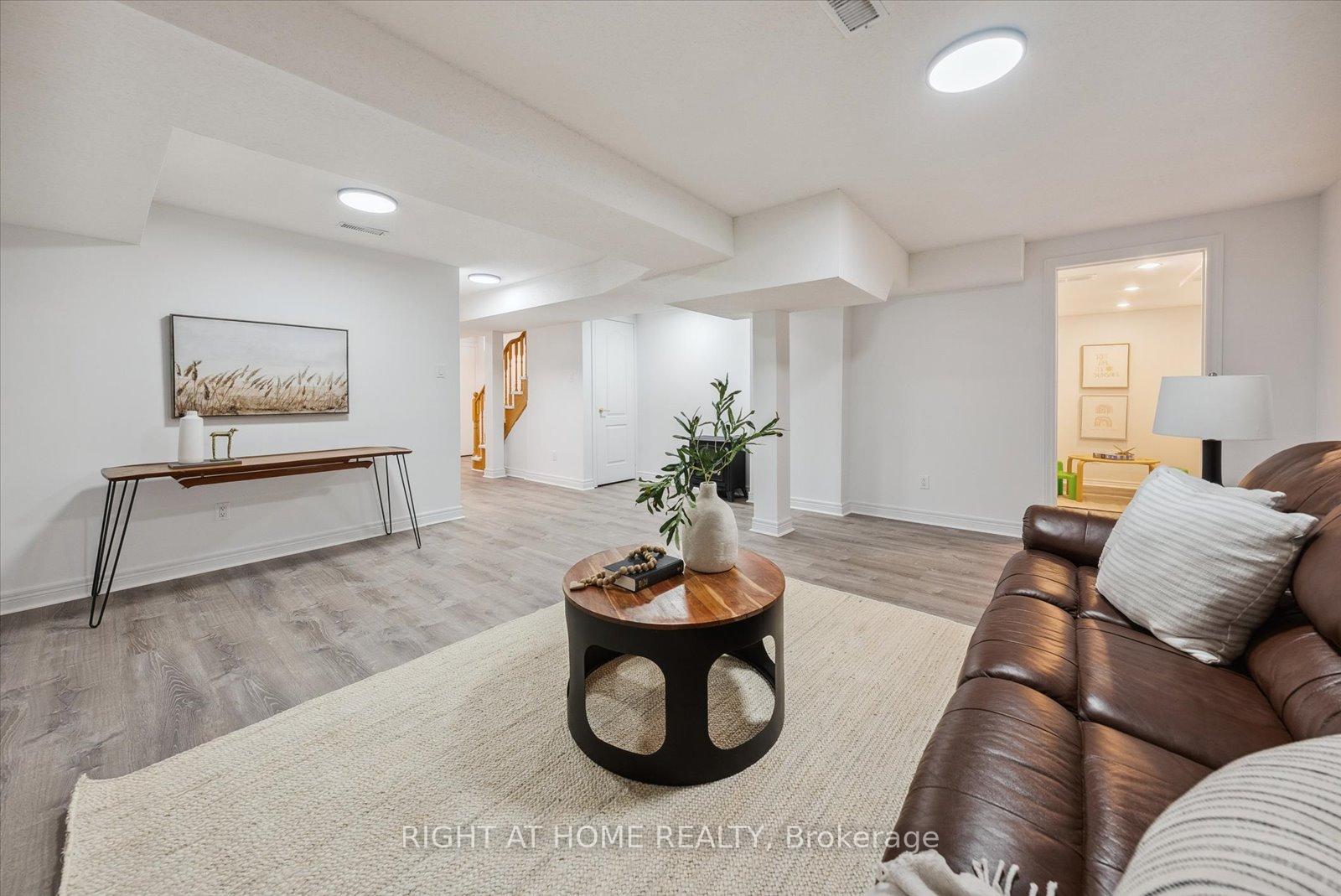 Photo 24 of 89 Watkins Glen Crescent, Aurora, Bayview Wellington — HOMEH