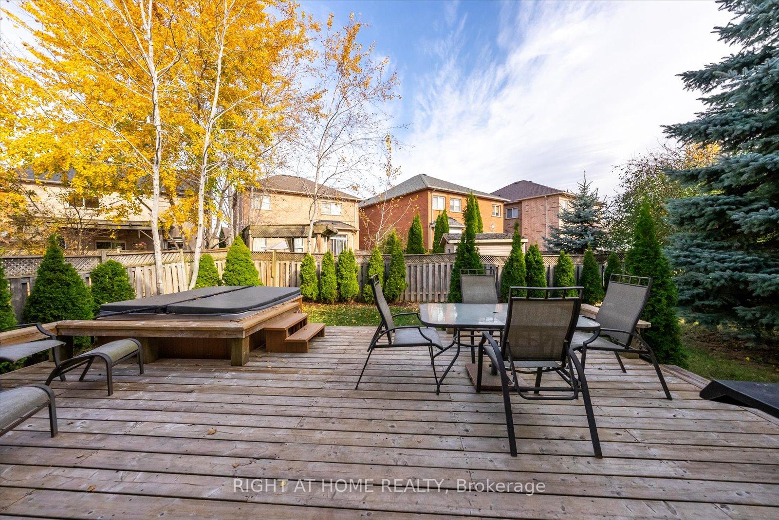 Photo 28 of 89 Watkins Glen Crescent, Aurora, Bayview Wellington — HOMEH