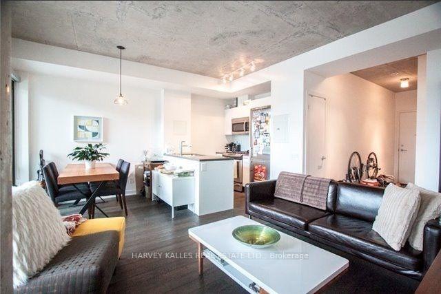 Front of Unit 512, 319 Carlaw Avenue