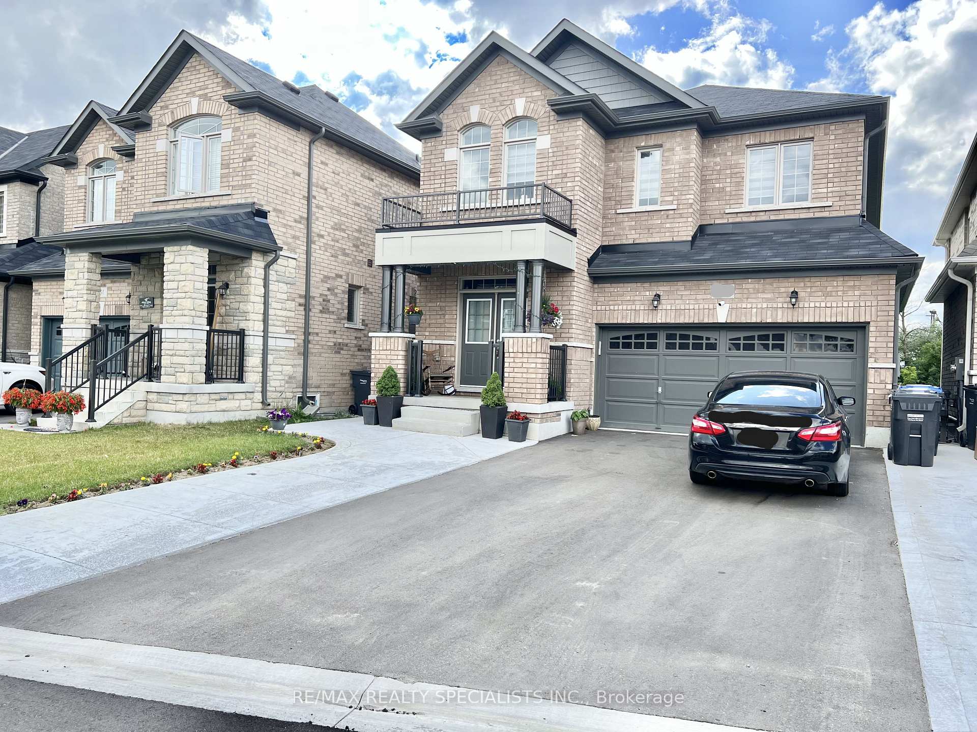 Photo 2 of Unit Upper Level, 52 Deer Ridge Trail, Caledon, Rural Caledon — HOMEH