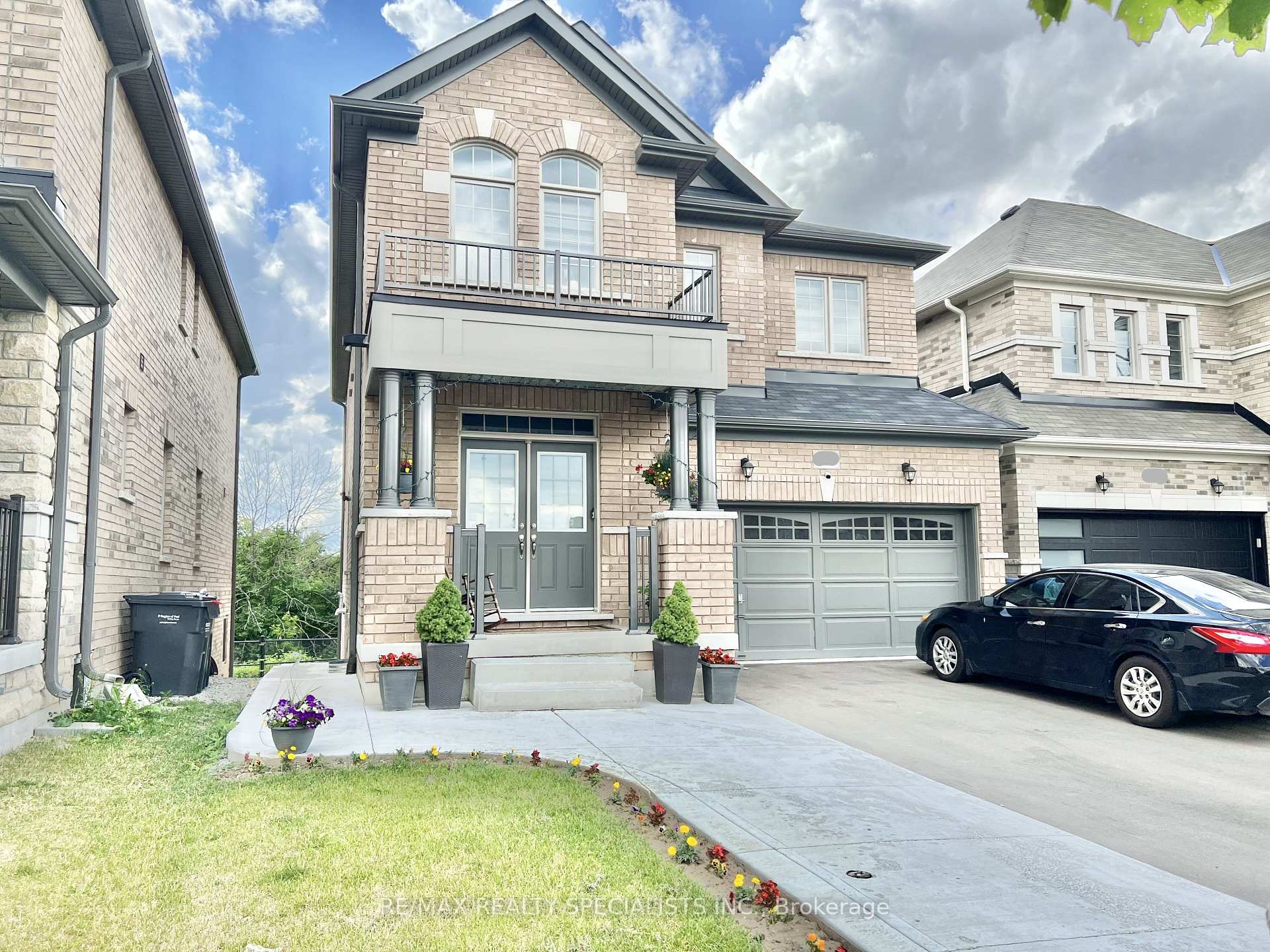 Photo 3 of Unit Upper Level, 52 Deer Ridge Trail, Caledon, Rural Caledon — HOMEH