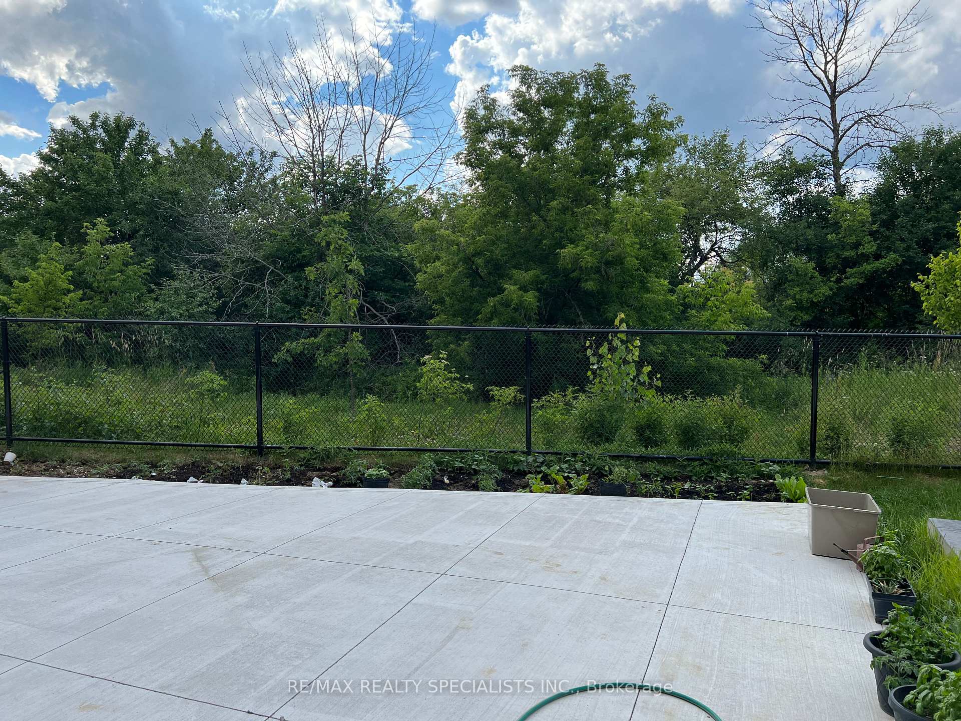 Photo 4 of Unit Upper Level, 52 Deer Ridge Trail, Caledon, Rural Caledon — HOMEH