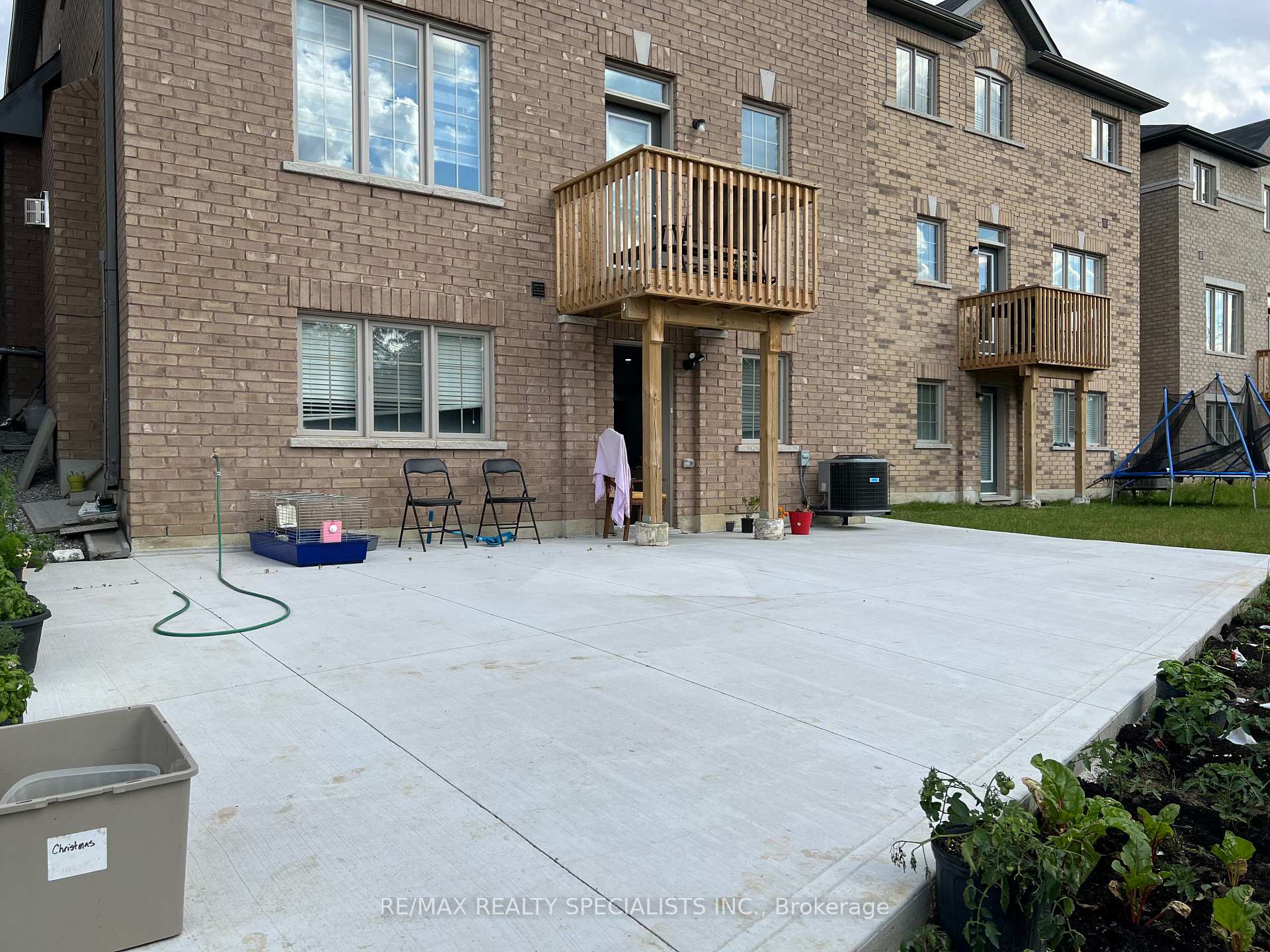 Photo 5 of Unit Upper Level, 52 Deer Ridge Trail, Caledon, Rural Caledon — HOMEH