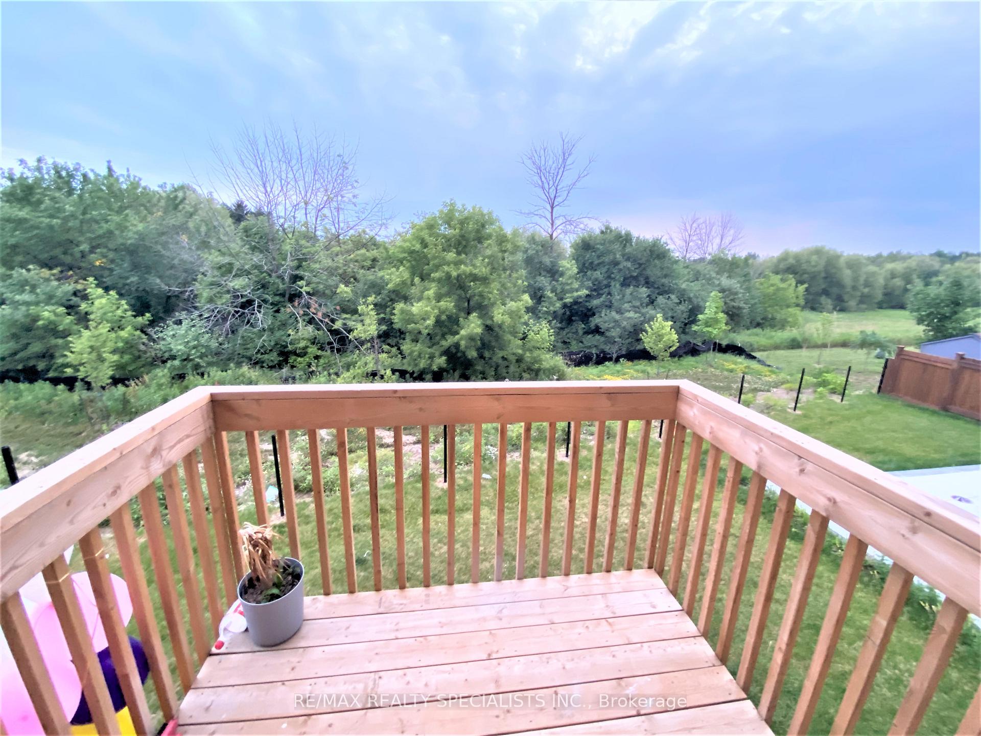Photo 12 of Unit Upper Level, 52 Deer Ridge Trail, Caledon, Rural Caledon — HOMEH