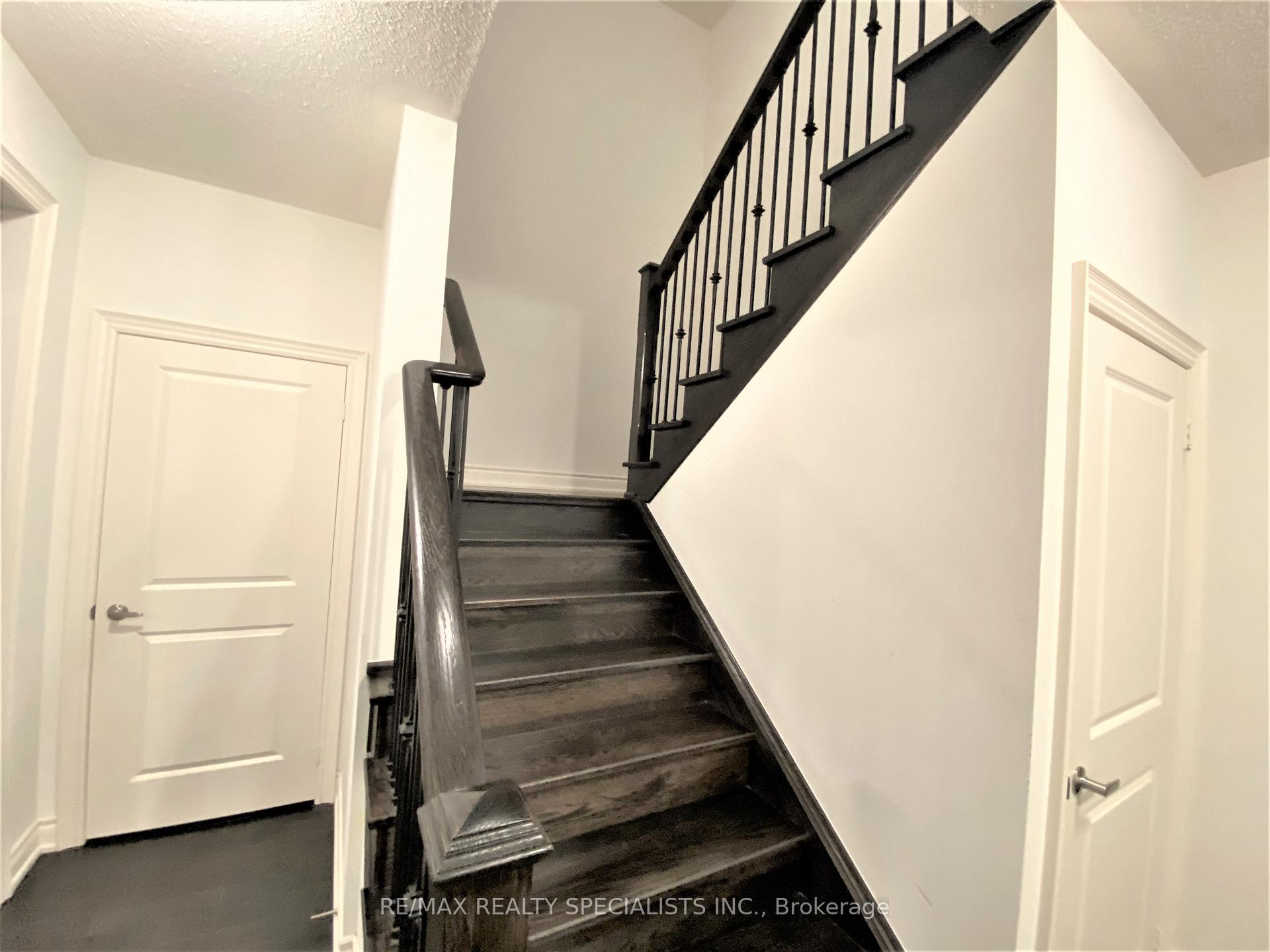 Photo 13 of Unit Upper Level, 52 Deer Ridge Trail, Caledon, Rural Caledon — HOMEH