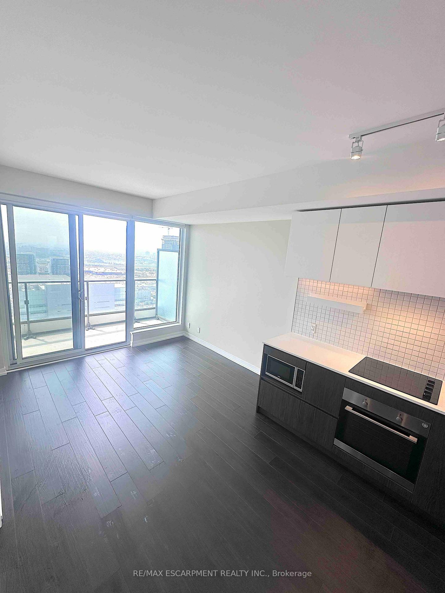 Photo 4 of Unit 3706, 5 Buttermill Avenue, Vaughan, Vaughan Corporate Centre — HOMEH