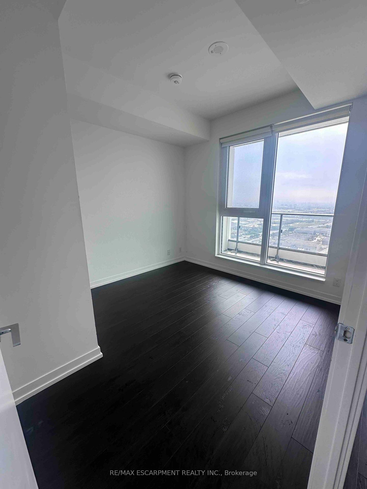 Photo 8 of Unit 3706, 5 Buttermill Avenue, Vaughan, Vaughan Corporate Centre — HOMEH