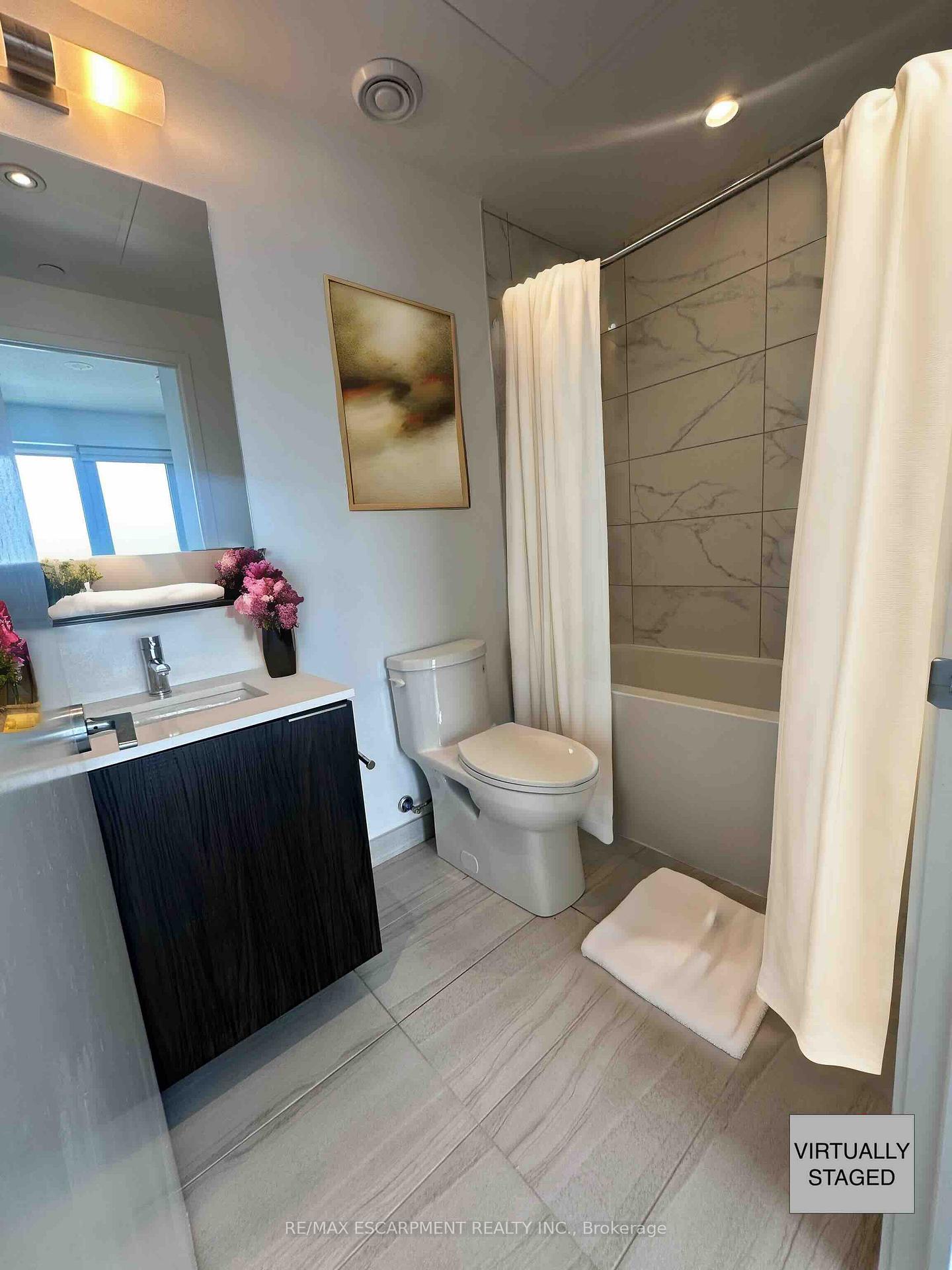 Photo 11 of Unit 3706, 5 Buttermill Avenue, Vaughan, Vaughan Corporate Centre — HOMEH