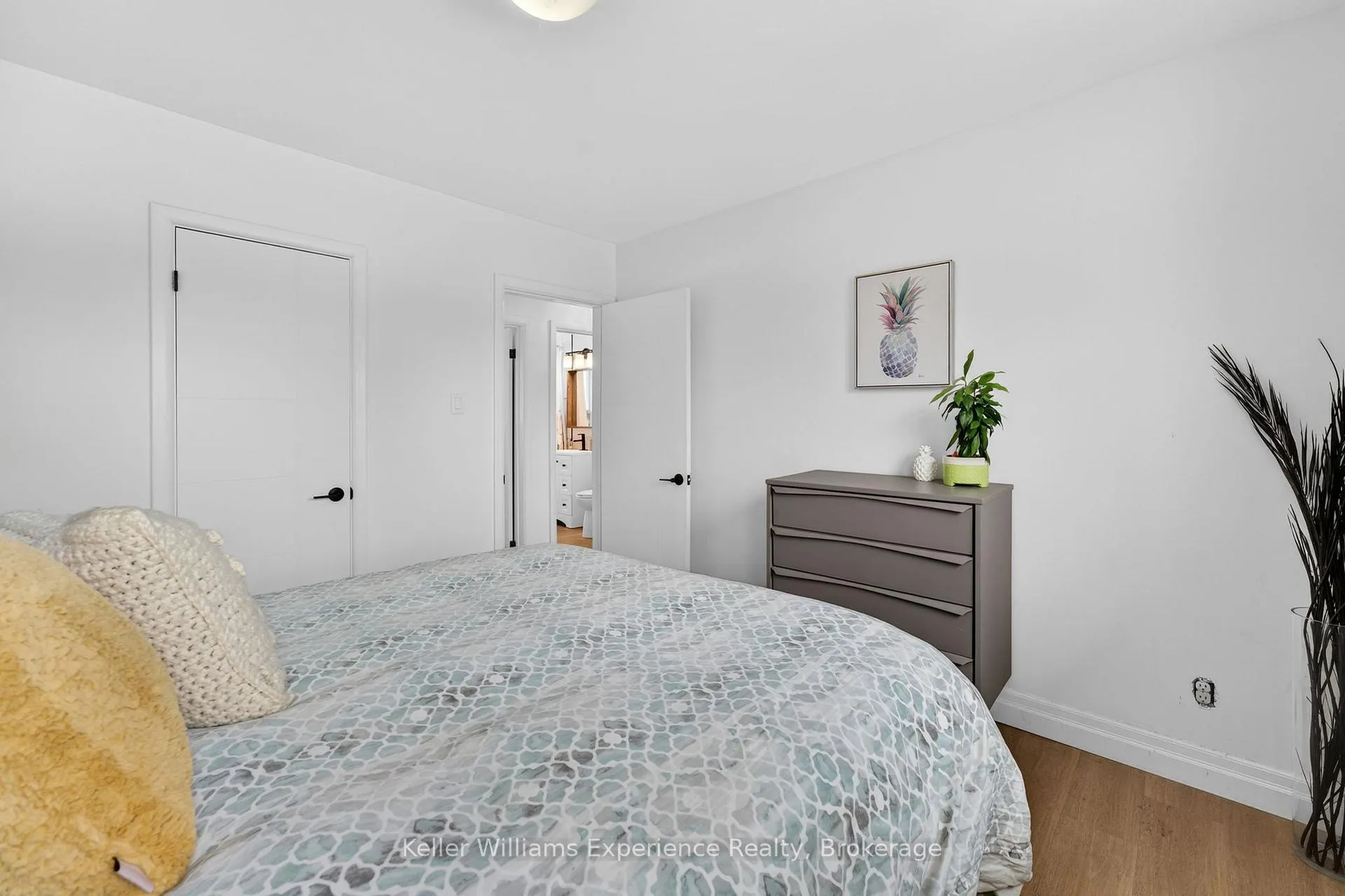 Photo 18 of 106 Nelson Street, Barrie, Codrington — HOMEH