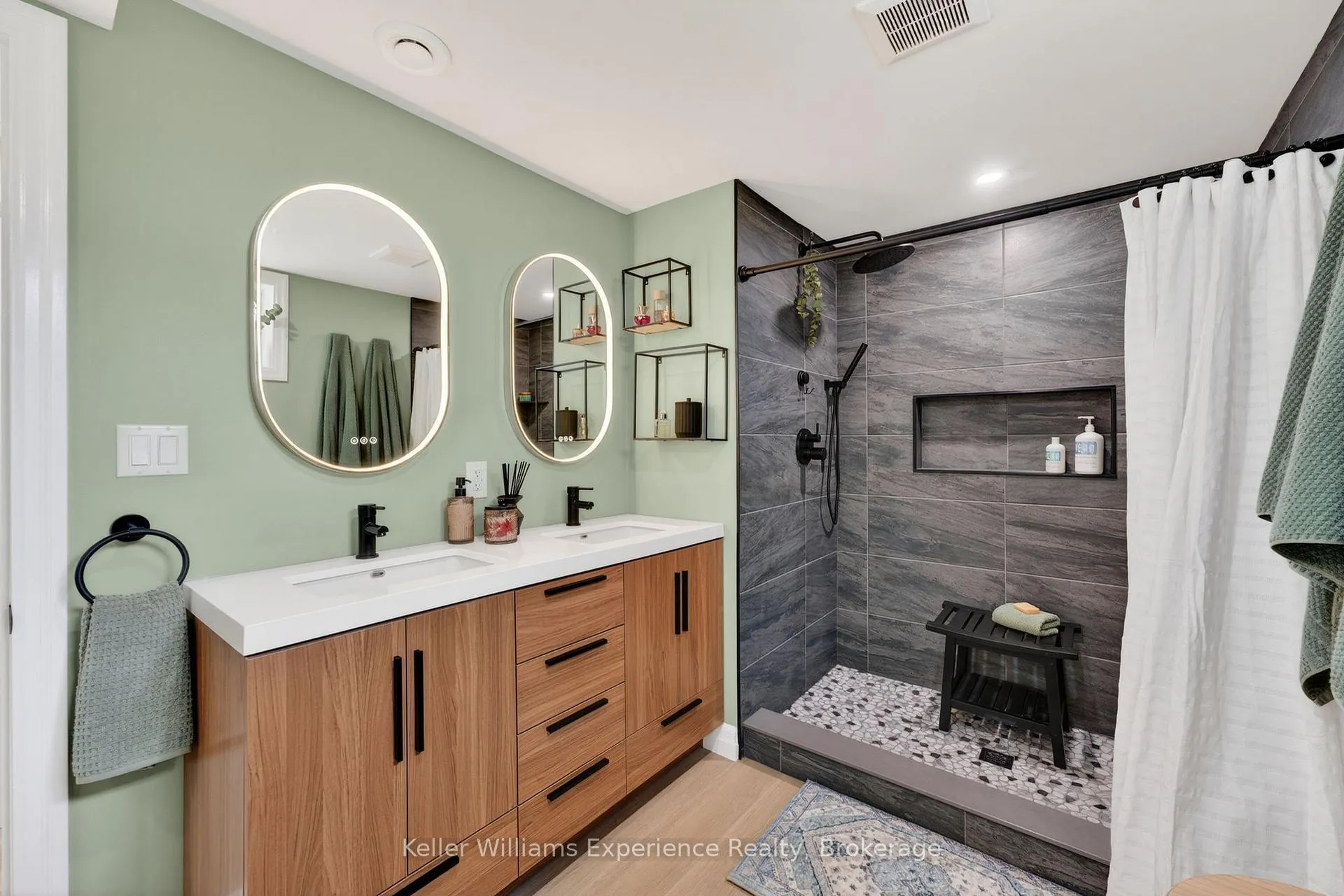Photo 33 of 106 Nelson Street, Barrie, Codrington — HOMEH