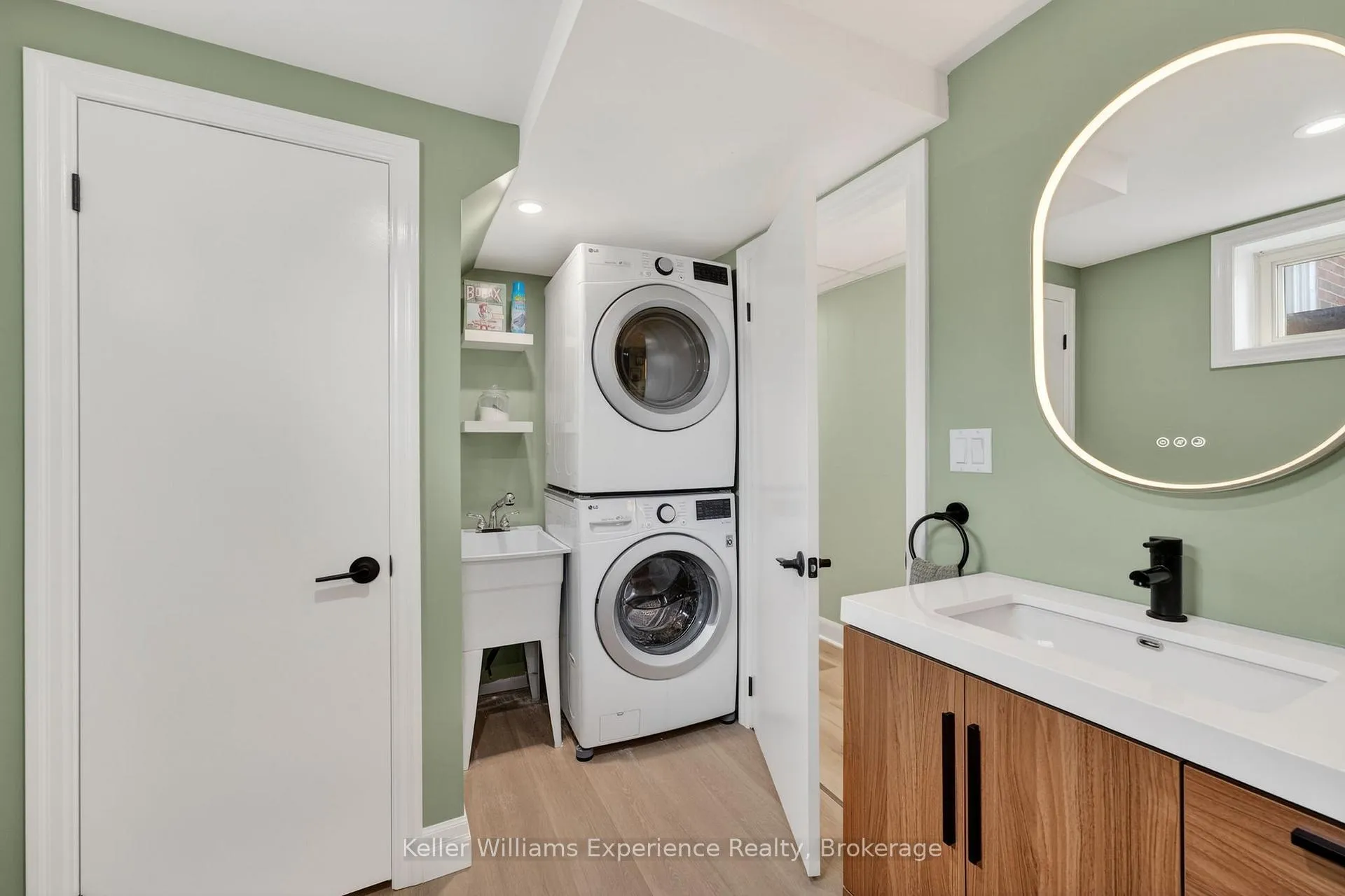 Photo 34 of 106 Nelson Street, Barrie, Codrington — HOMEH