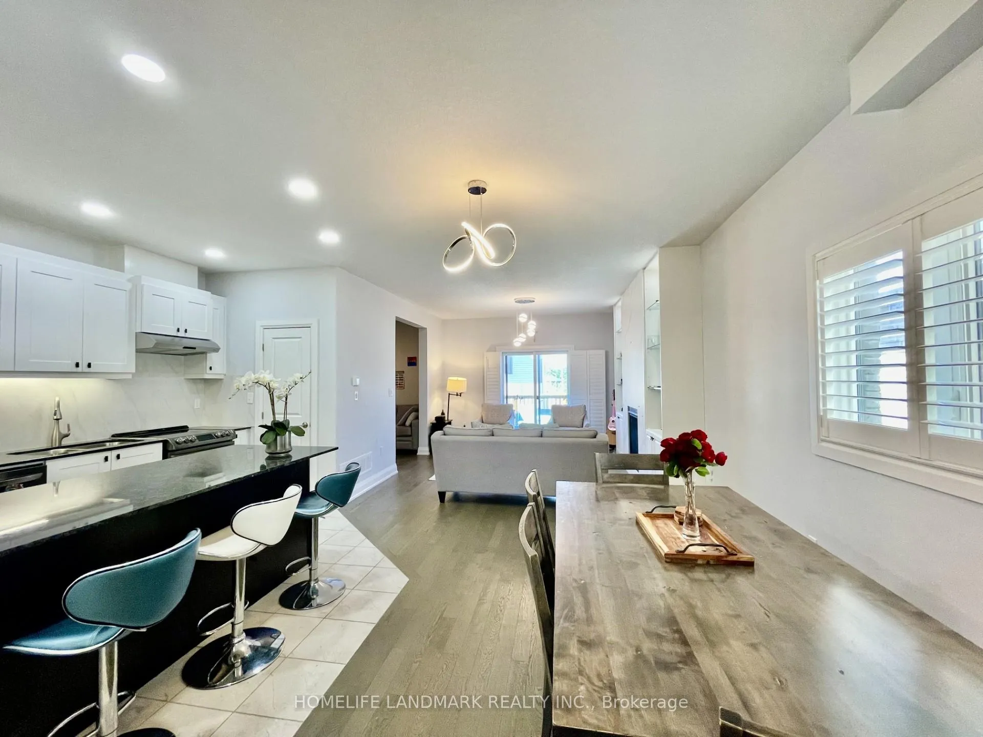 Photo 4 of Unit Upper Unit, 33 Olympic Gate, Barrie, Rural Barrie Southwest — HOMEH