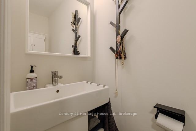 Photo 9 of 80 West River Street, Brant, Paris — HOMEH