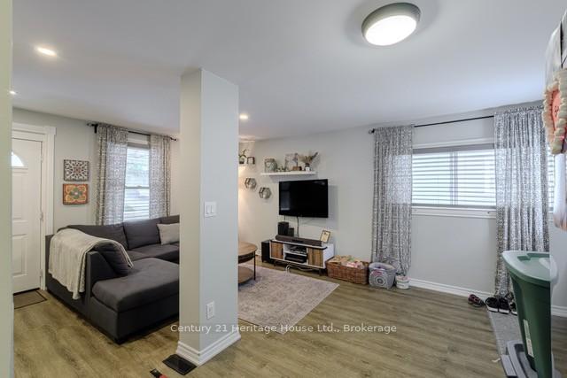 Photo 12 of 80 West River Street, Brant, Paris — HOMEH