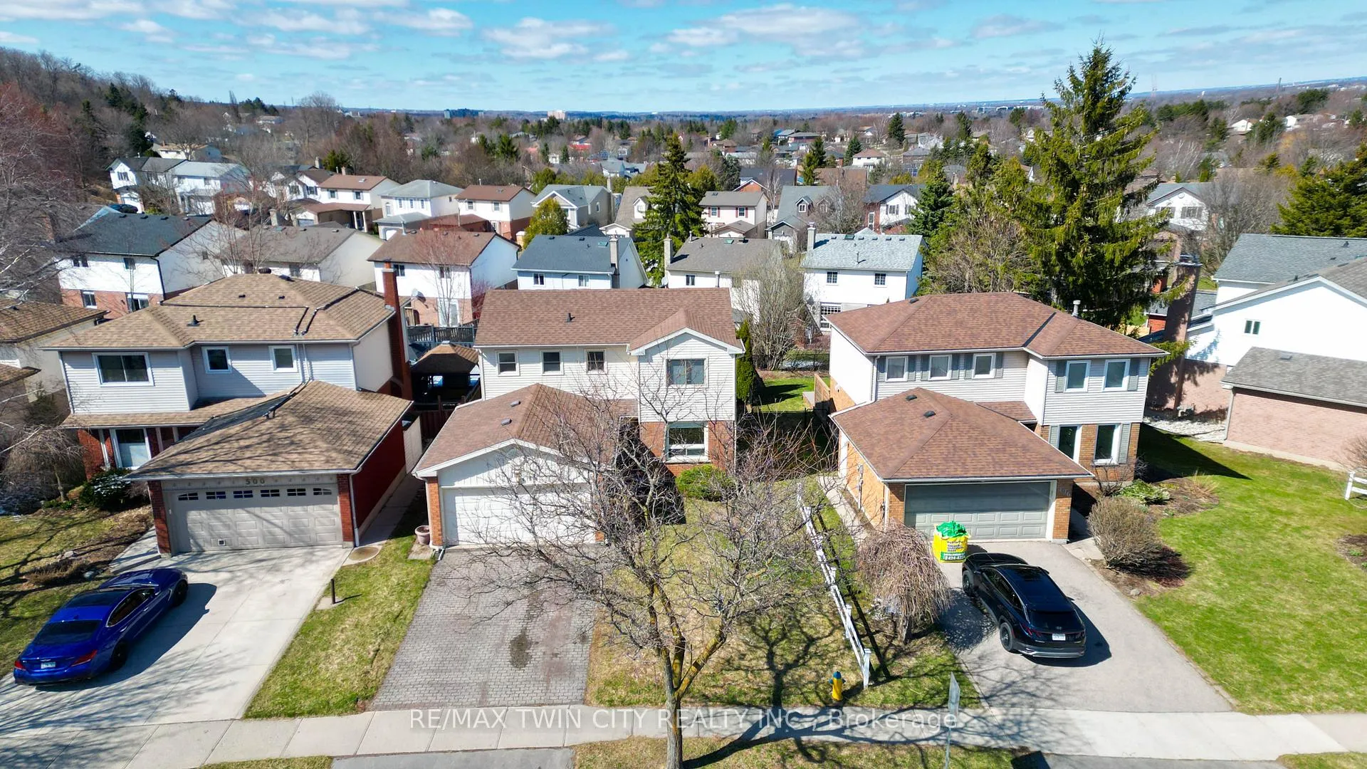 Photo 2 of 498 Thorndale Drive, Waterloo — HOMEH