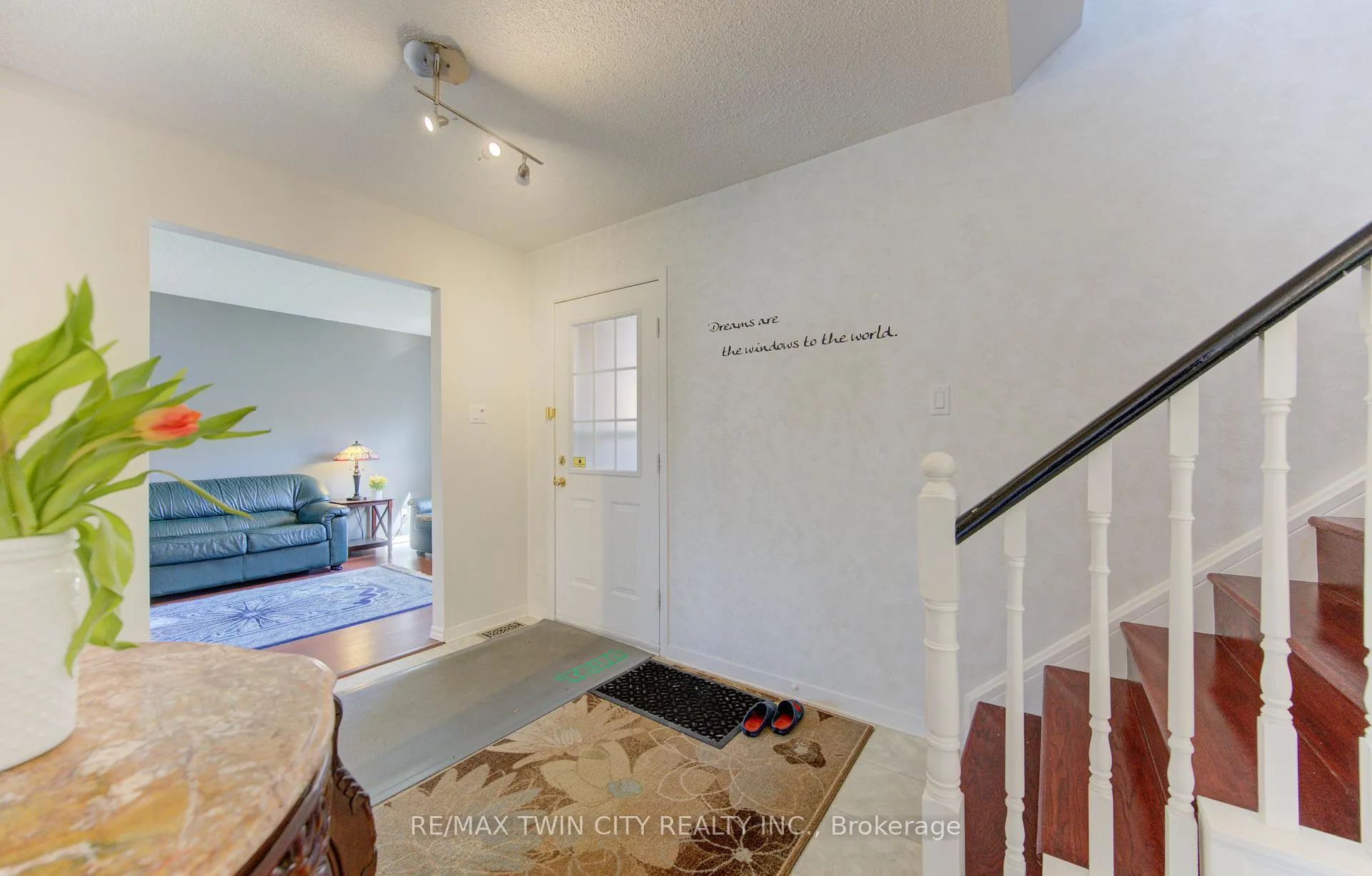 Photo 4 of 498 Thorndale Drive, Waterloo — HOMEH
