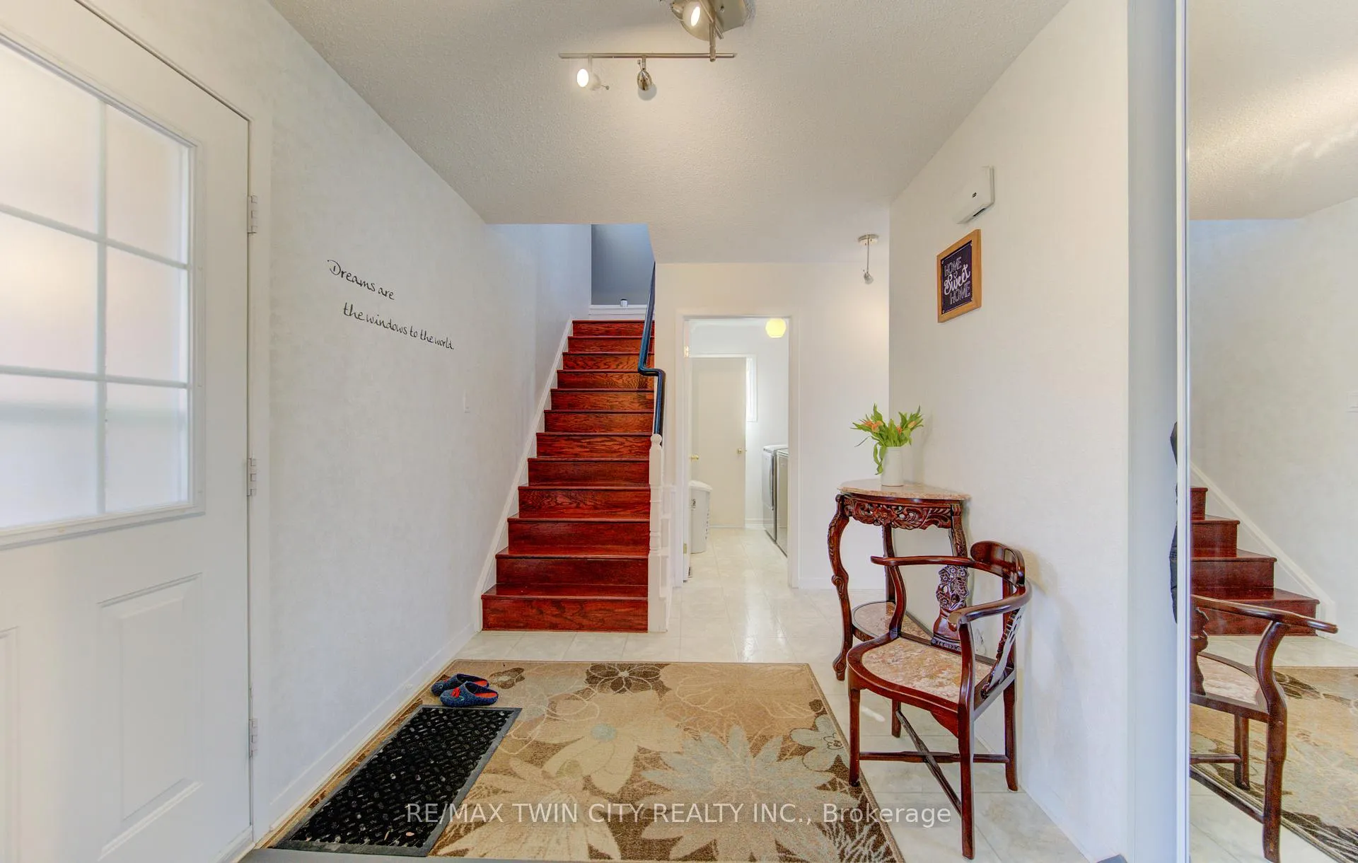 Photo 5 of 498 Thorndale Drive, Waterloo — HOMEH